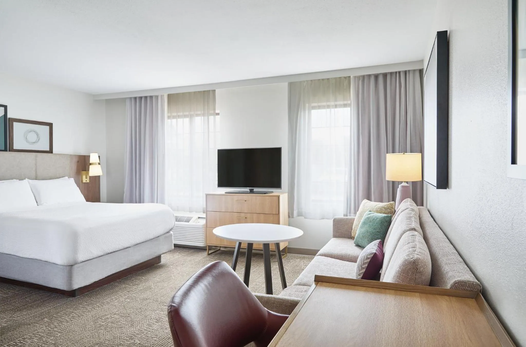 Photo of the whole room, Bed in Staybridge Suites Peoria Downtown by IHG