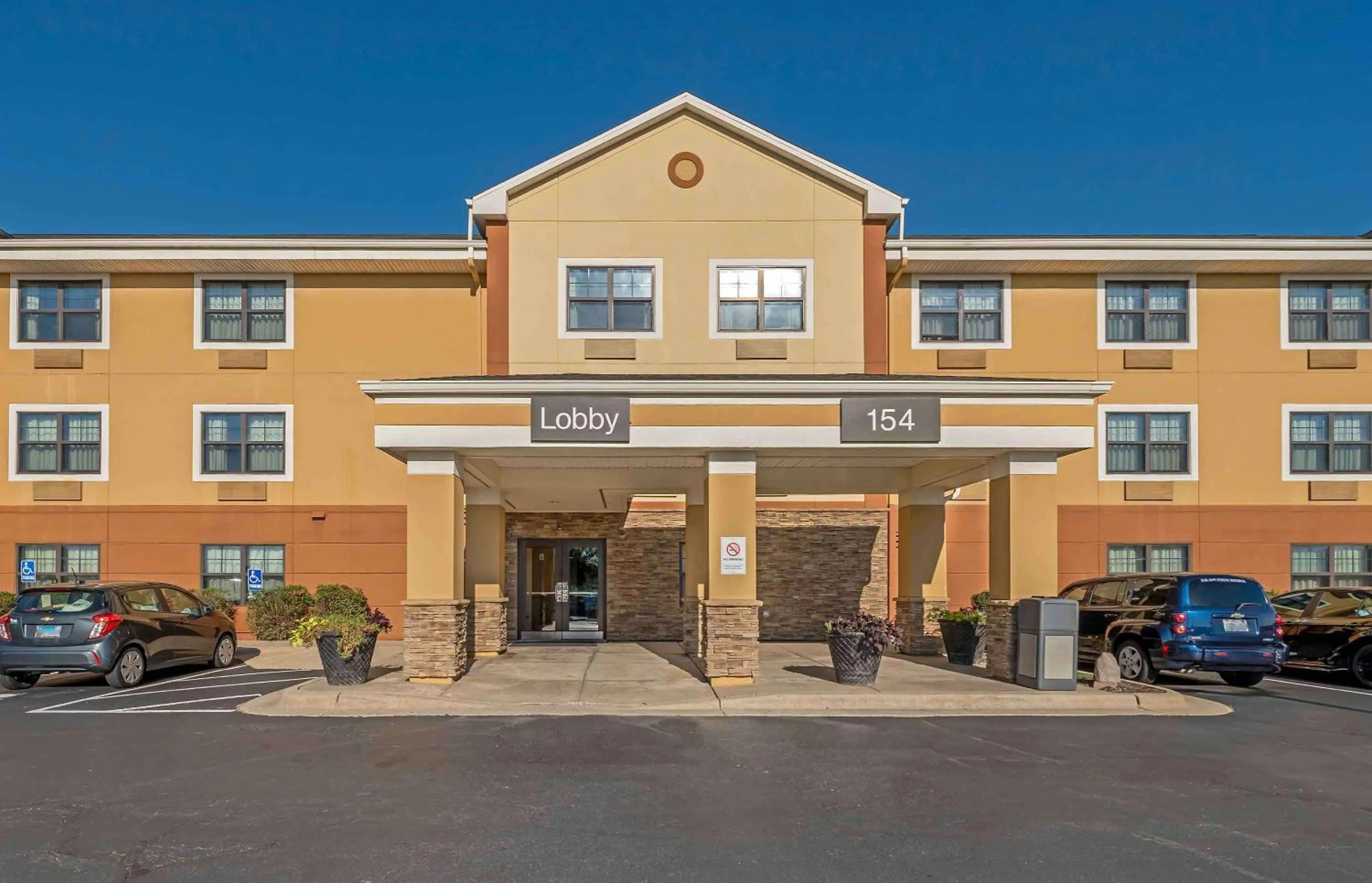 Property building in Extended Stay America Select Suites - St Louis - O' Fallon, IL