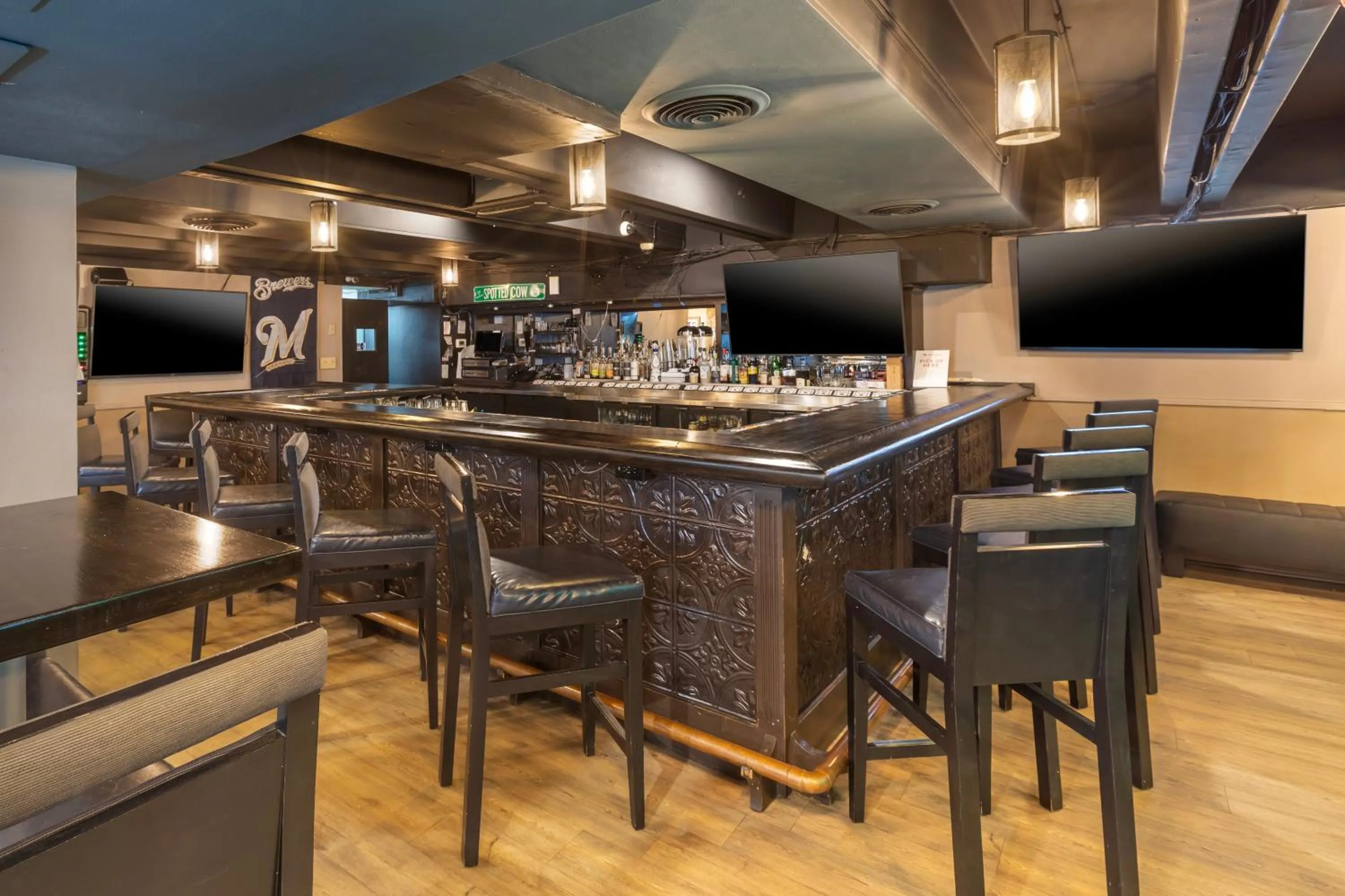 Restaurant/places to eat in Best Western Plus Milwaukee West