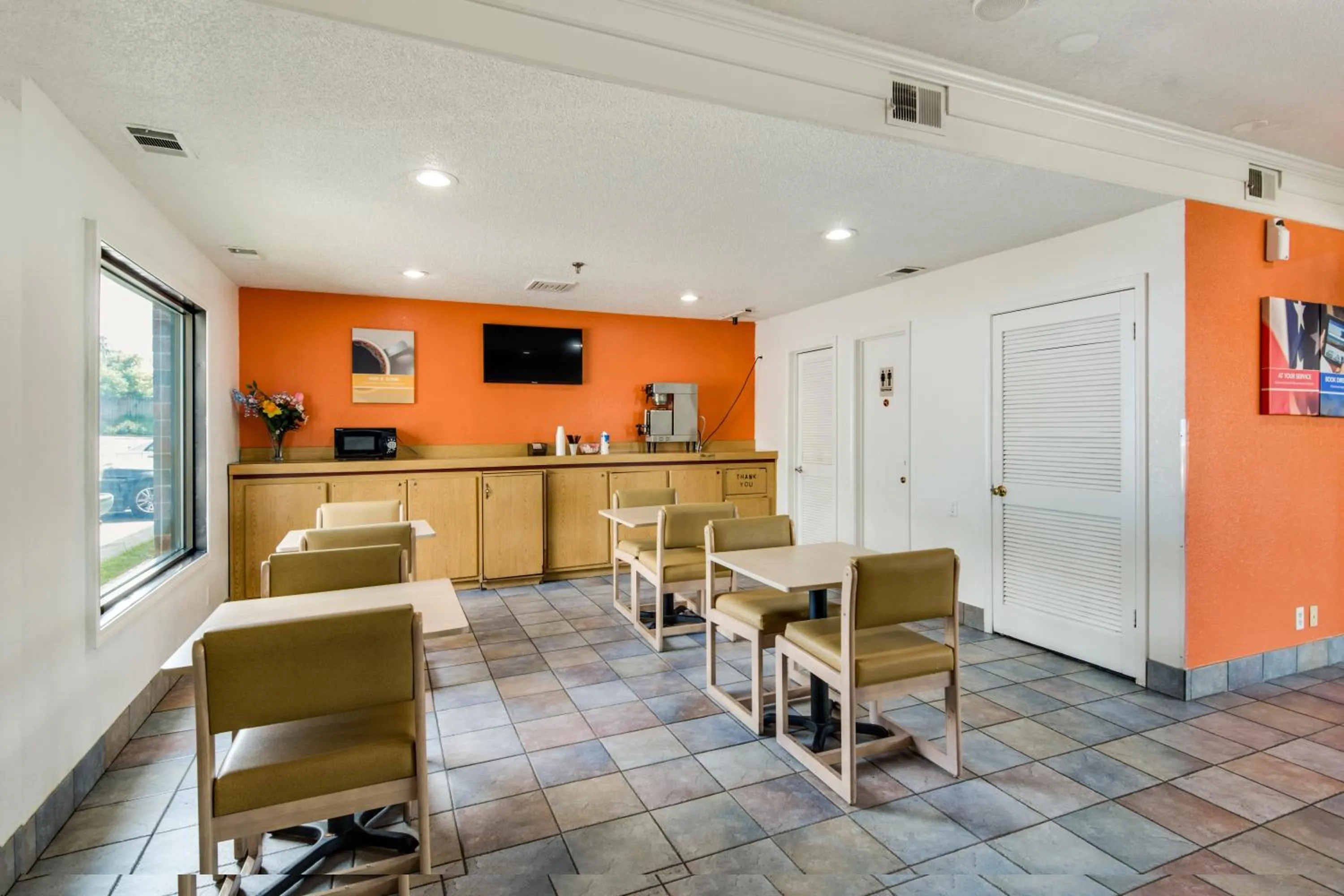 Lobby or reception in Motel 6-Waukegan, IL