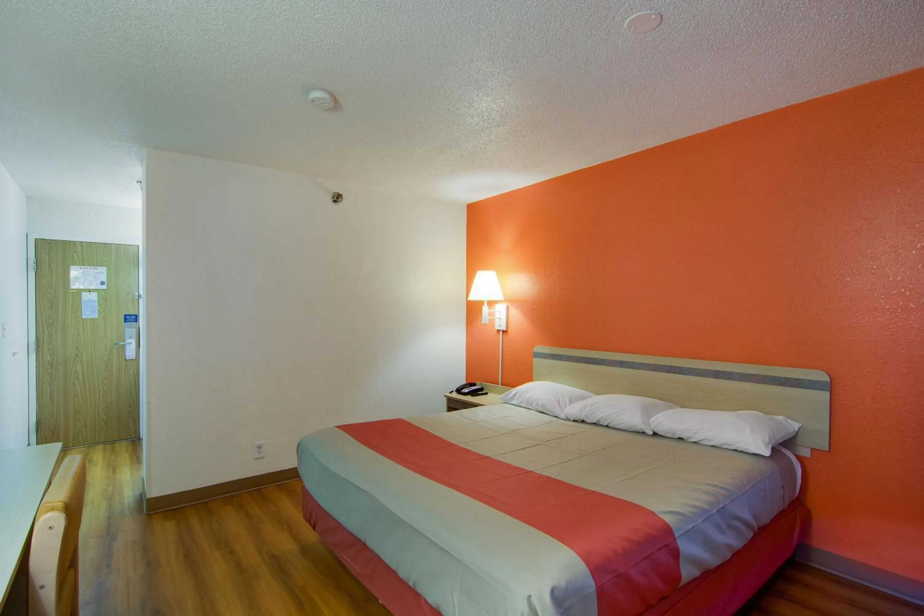 Bedroom, Bed in Motel 6-Waukegan, IL