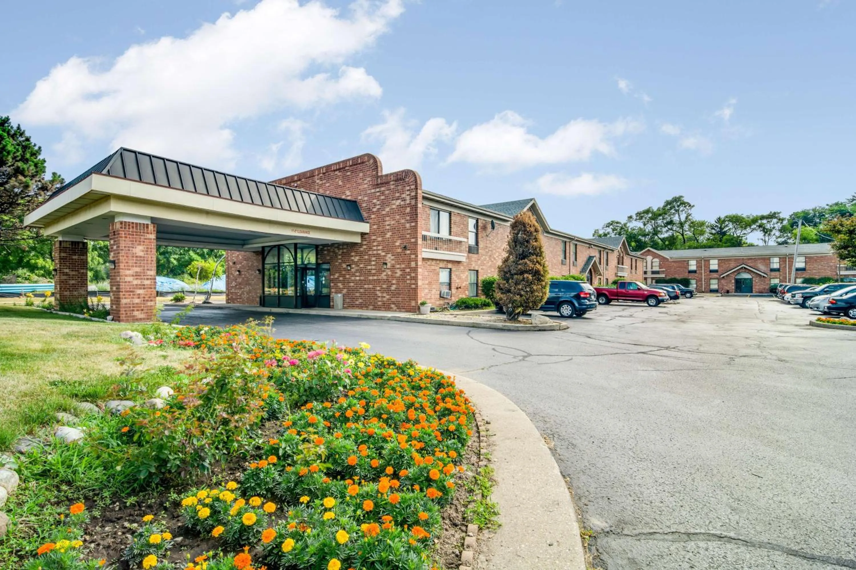 Property building in Motel 6-Waukegan, IL