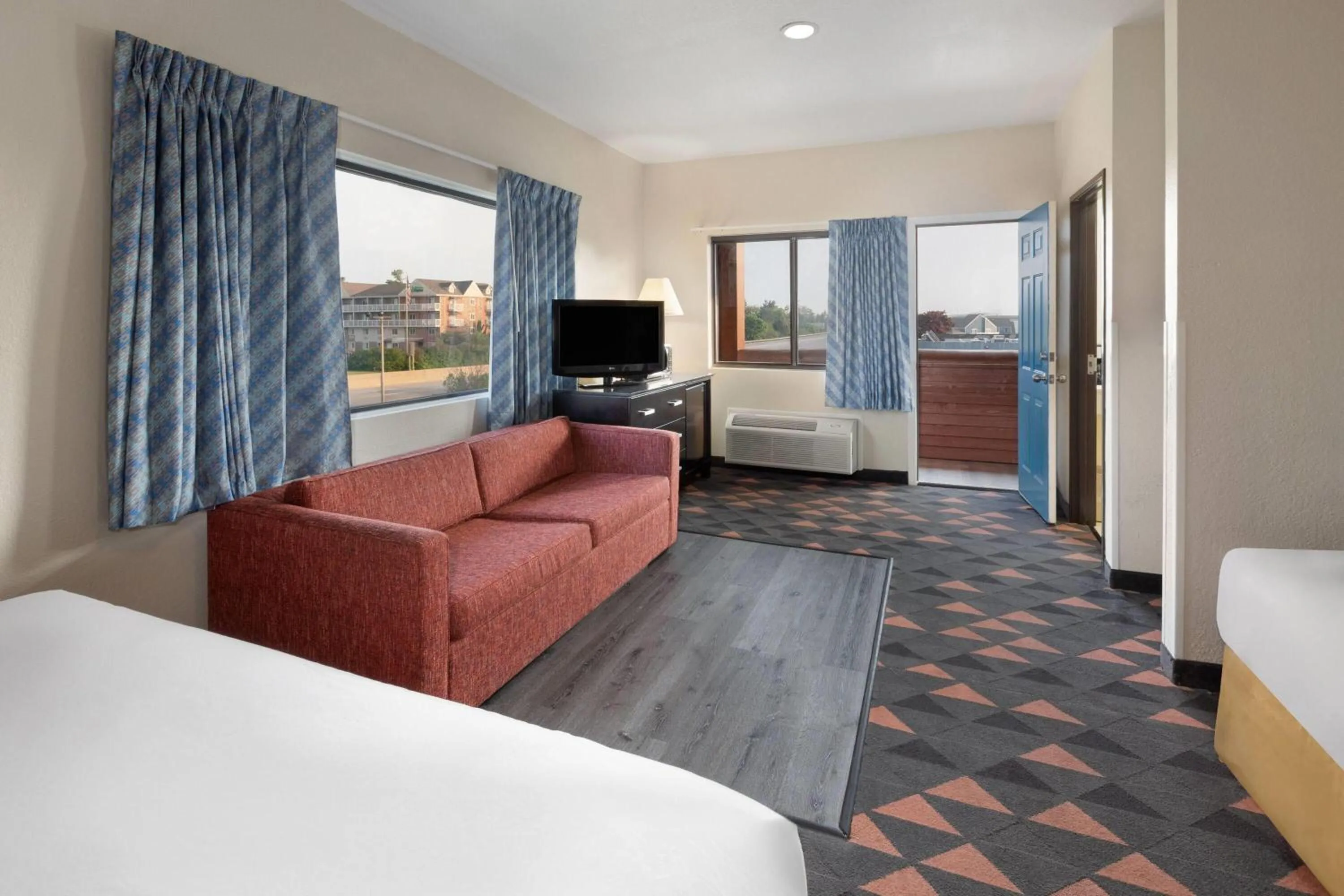 Photo of the whole room, Bed in Days Inn by Wyndham Mackinaw City - Bridgeview Area