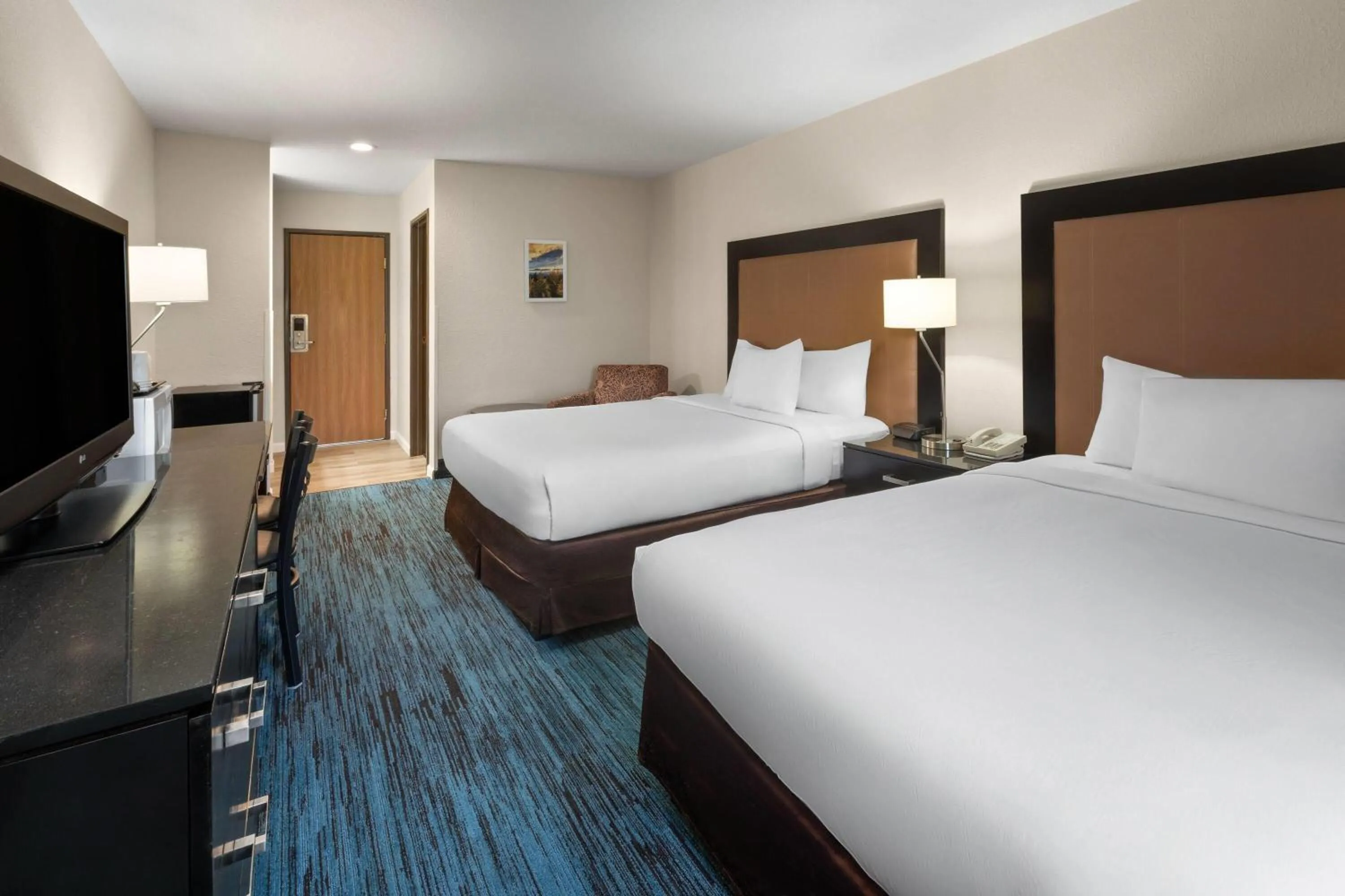 Photo of the whole room, Bed in Days Inn by Wyndham Mackinaw City - Bridgeview Area