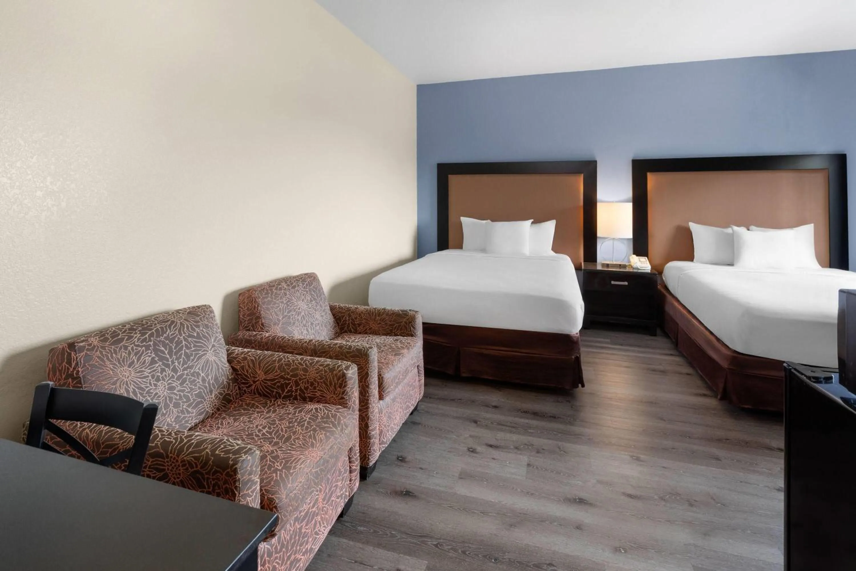 Photo of the whole room, Bed in Days Inn by Wyndham Mackinaw City - Bridgeview Area