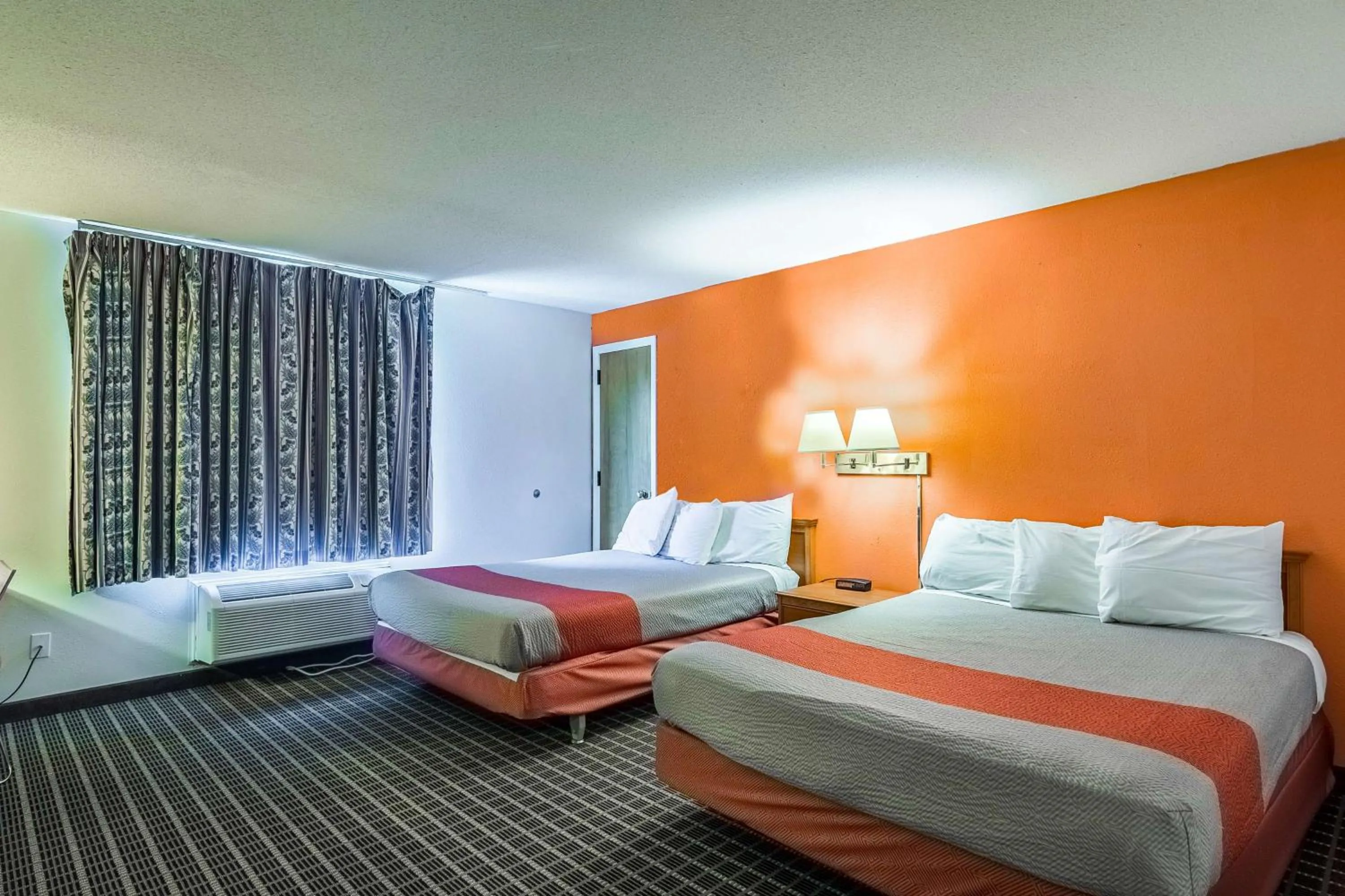 Bedroom, Bed in Motel 6-Grand Rapids, MI - Northeast