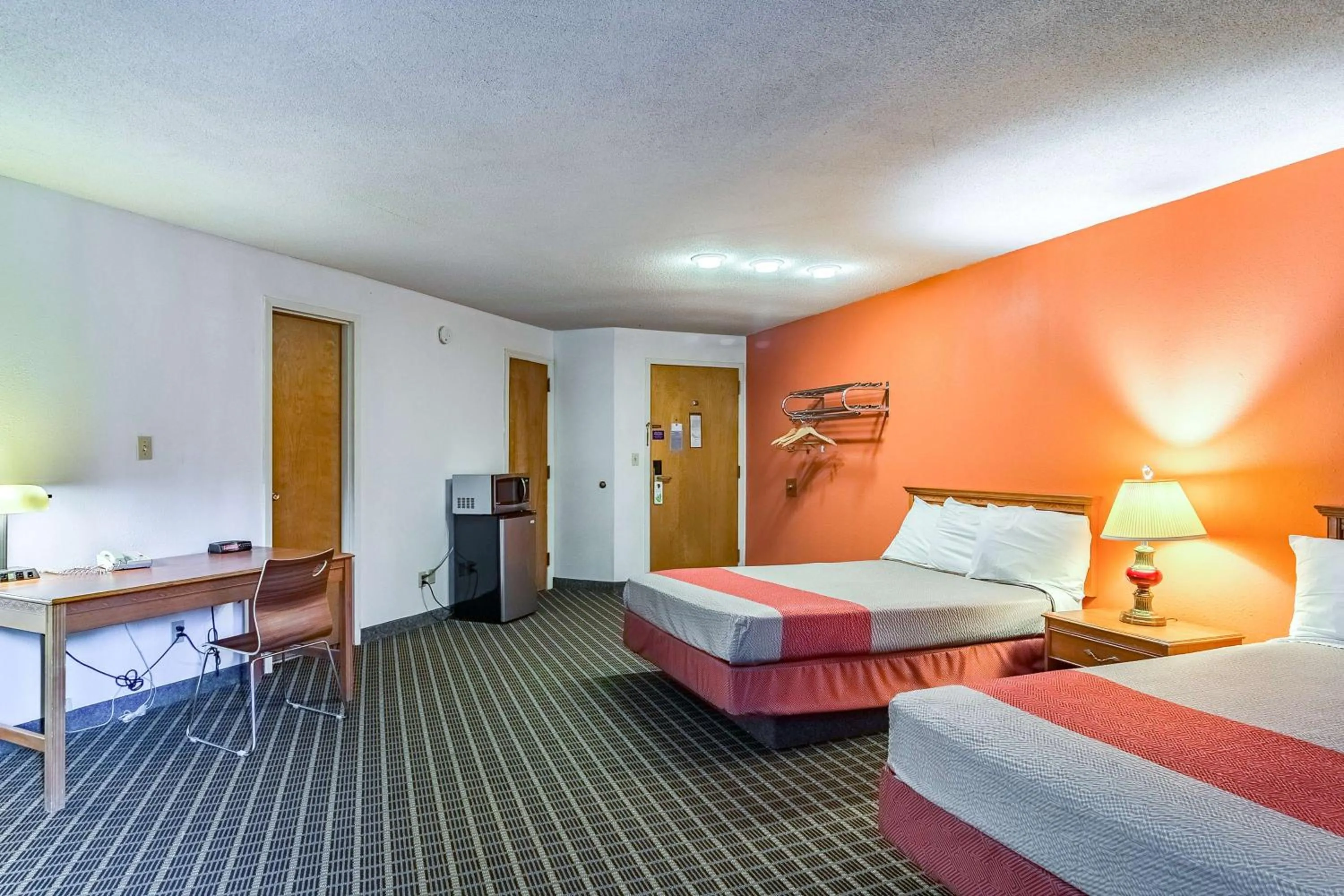 Bedroom, Bed in Motel 6-Grand Rapids, MI - Northeast