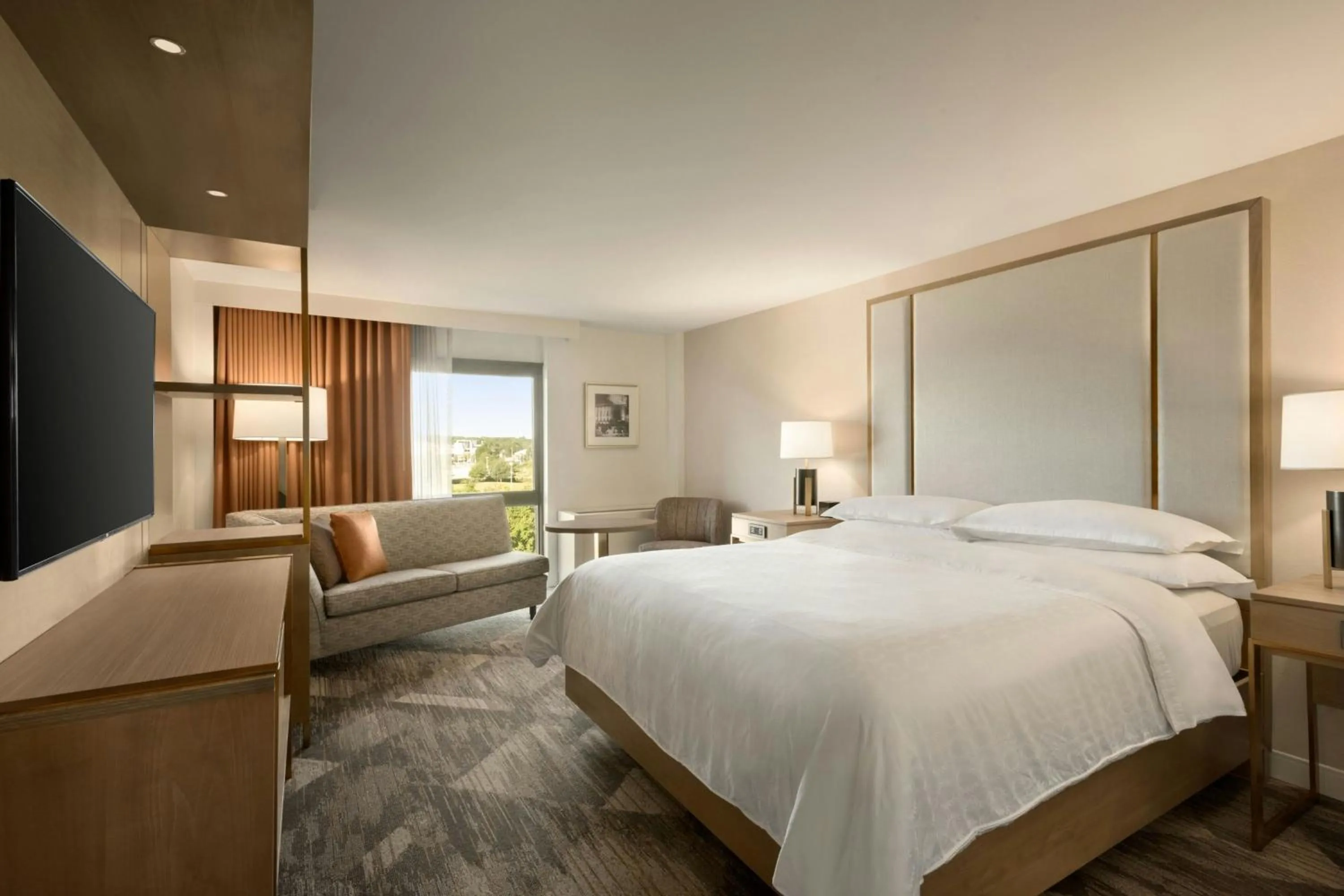 Photo of the whole room, Bed in Madison Marriott South