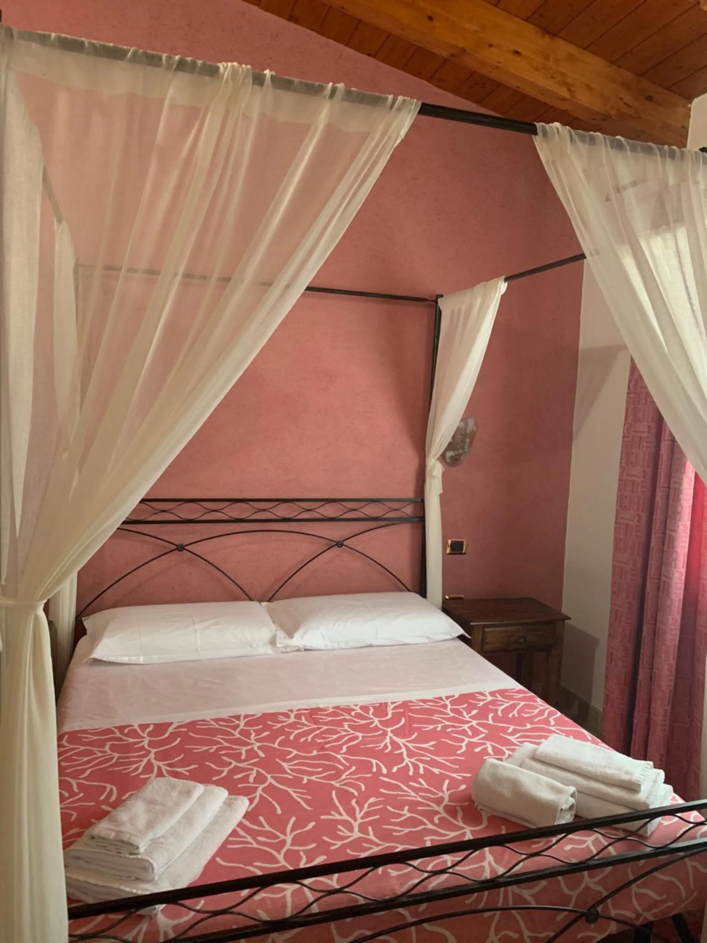 Bed in Selene Domus Collection