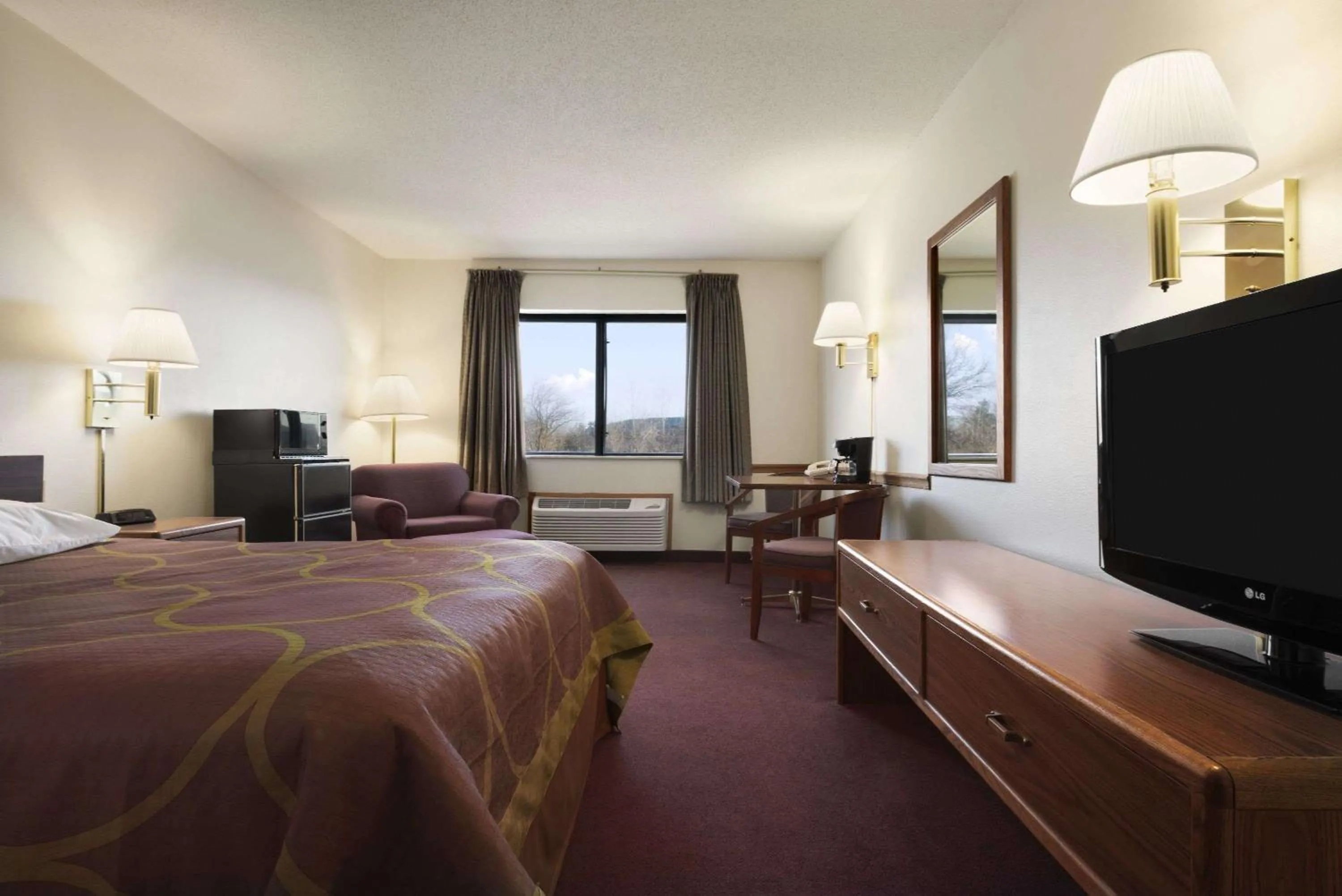 On site, Bed in Super 8 by Wyndham Danville