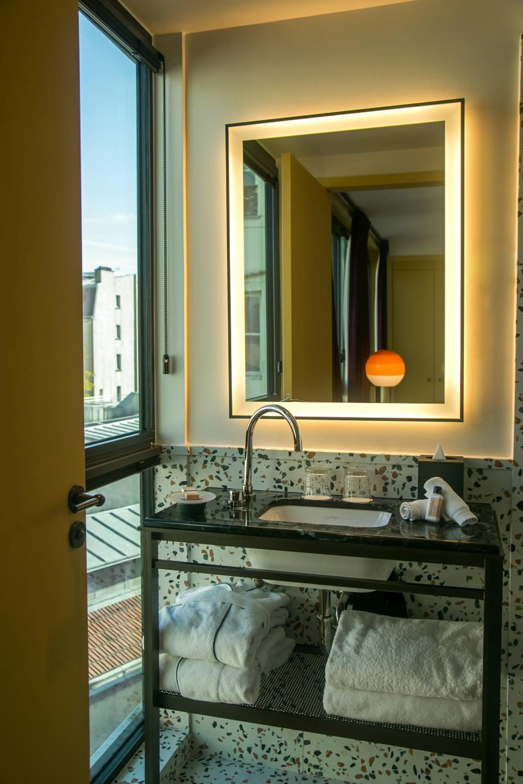 Bathroom, Bed in Hôtel Le Ballu