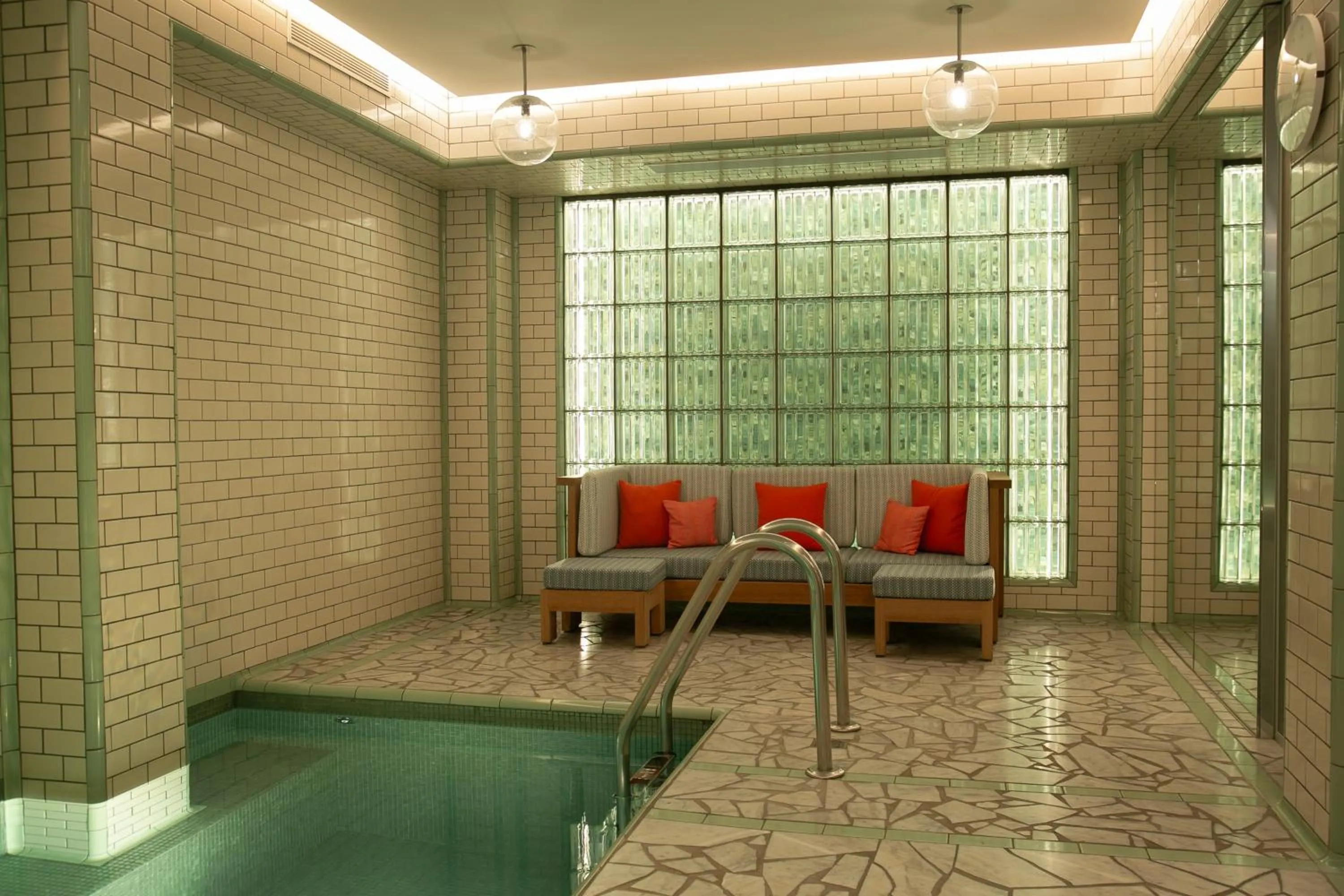 Swimming pool in Hôtel Le Ballu