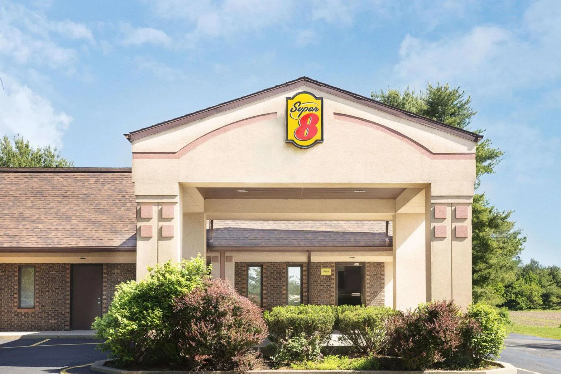 Property building in Super 8 by Wyndham Taylorville IL