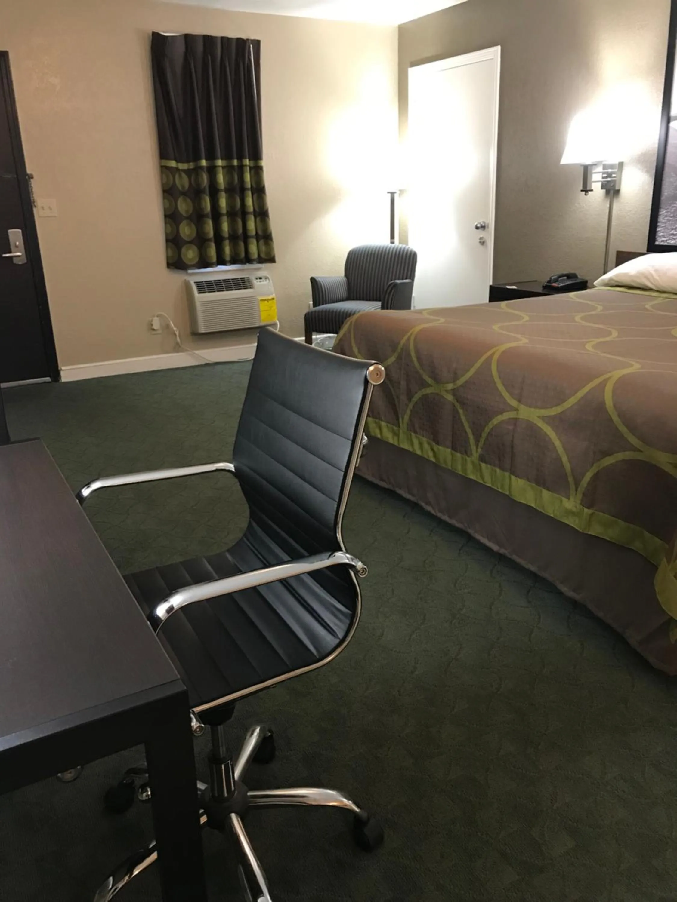 Photo of the whole room, Bed in Super 8 by Wyndham Taylorville IL