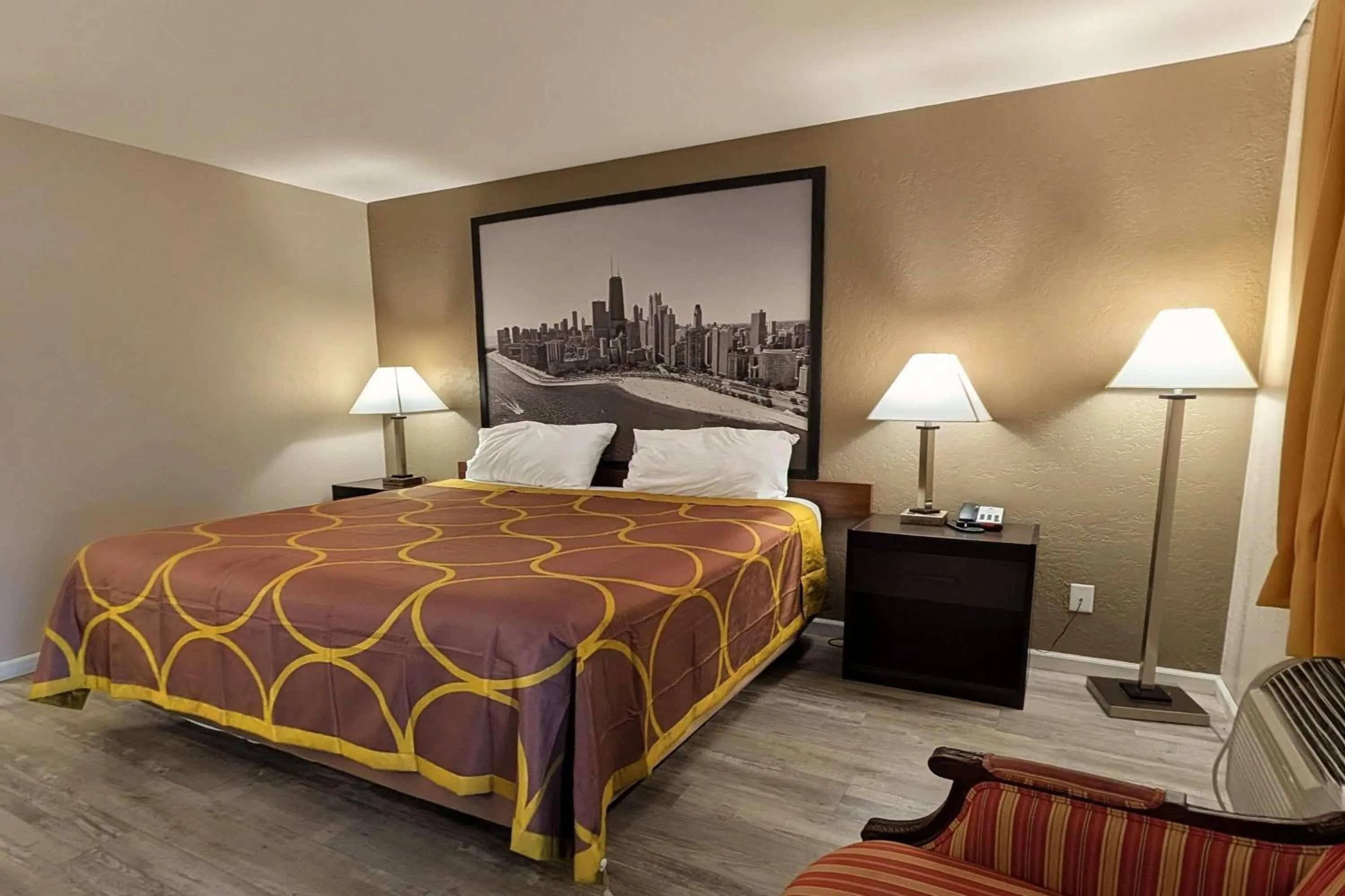 Photo of the whole room, Bed in Super 8 by Wyndham Taylorville IL