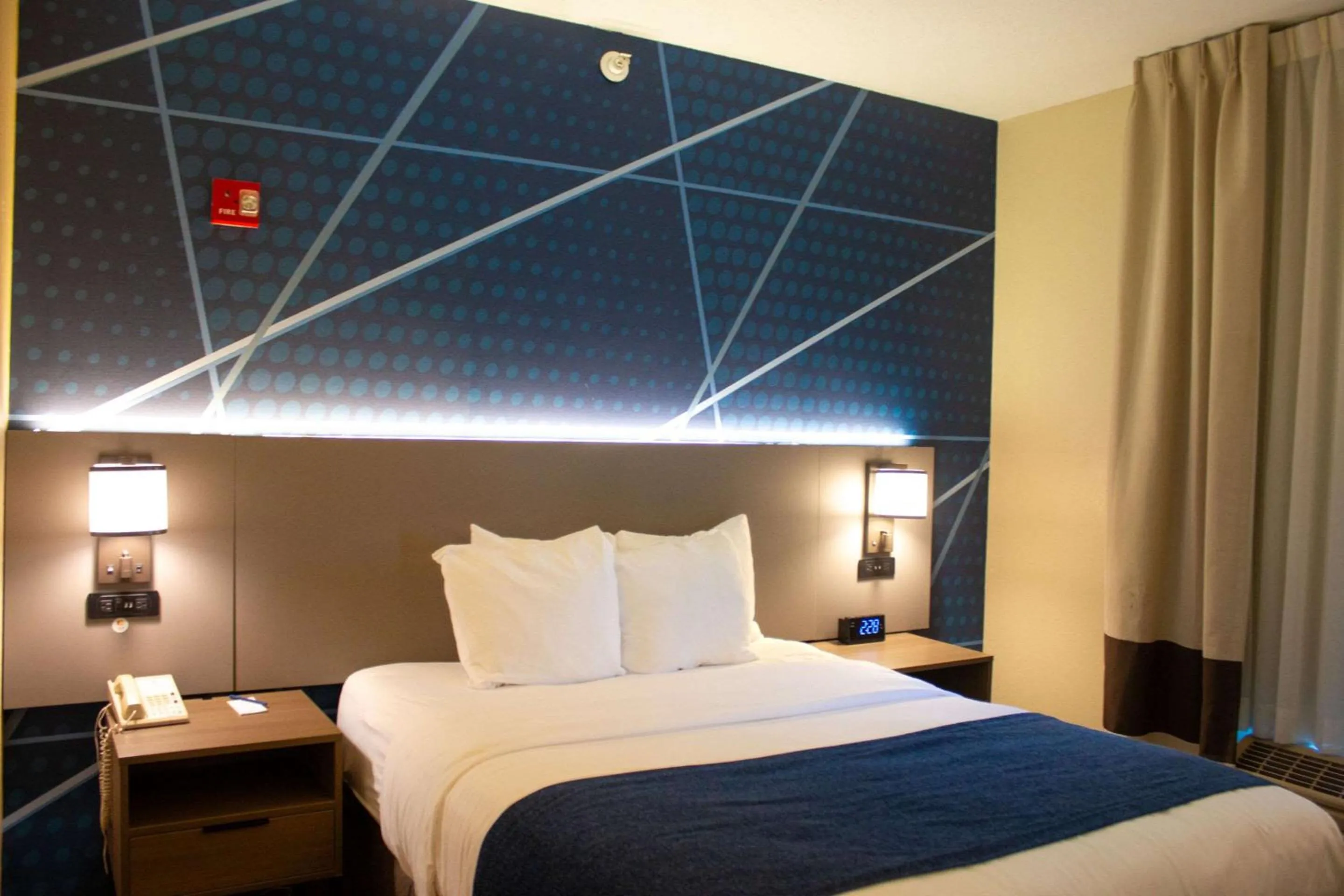 Bedroom in Country Inn & Suites by Radisson, Rock Falls, IL