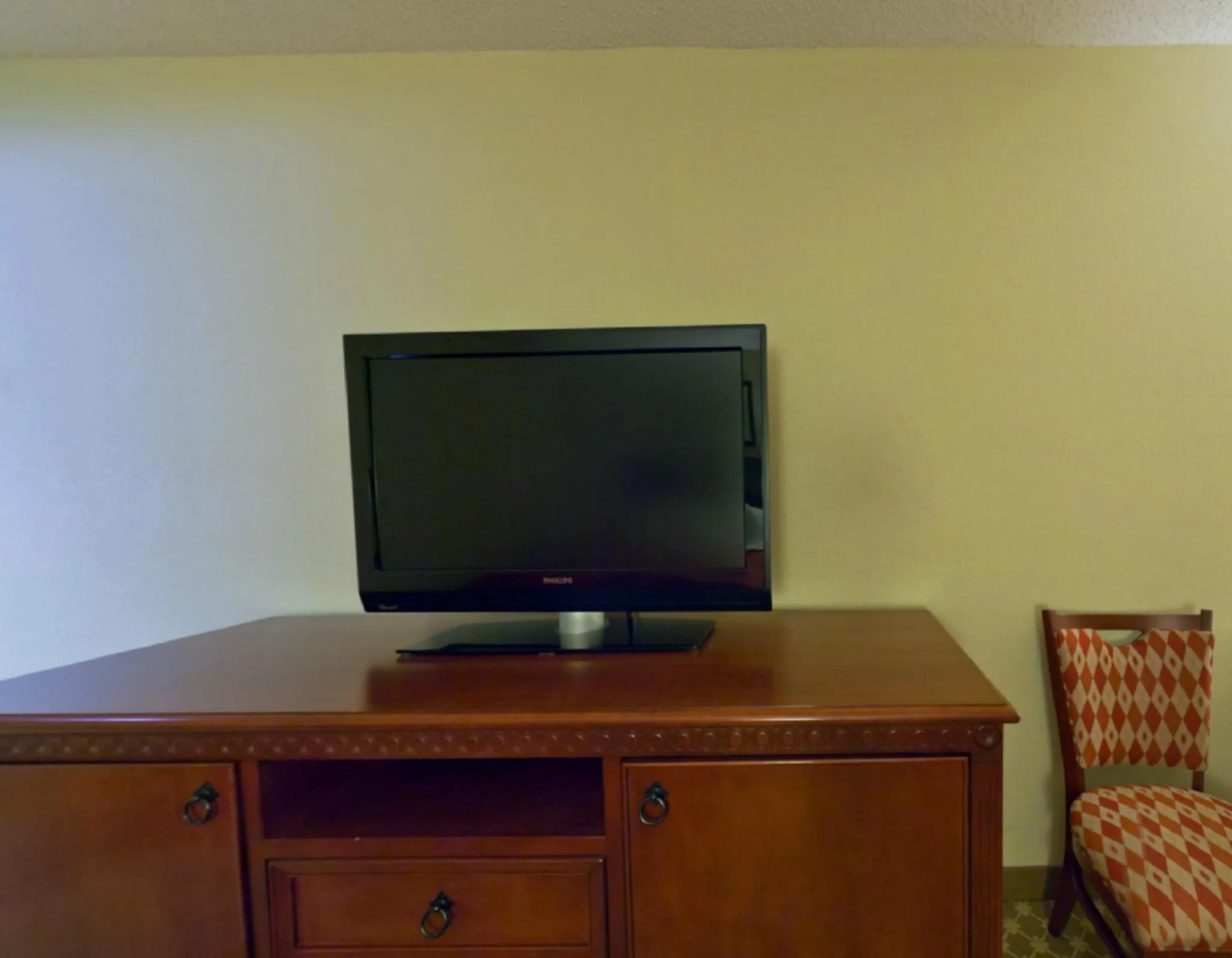 TV and multimedia in Country Inn & Suites by Radisson, Rock Falls, IL