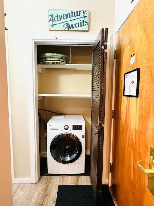 Attitash Mountain Village Studio - Slope View - Ski - Storyland