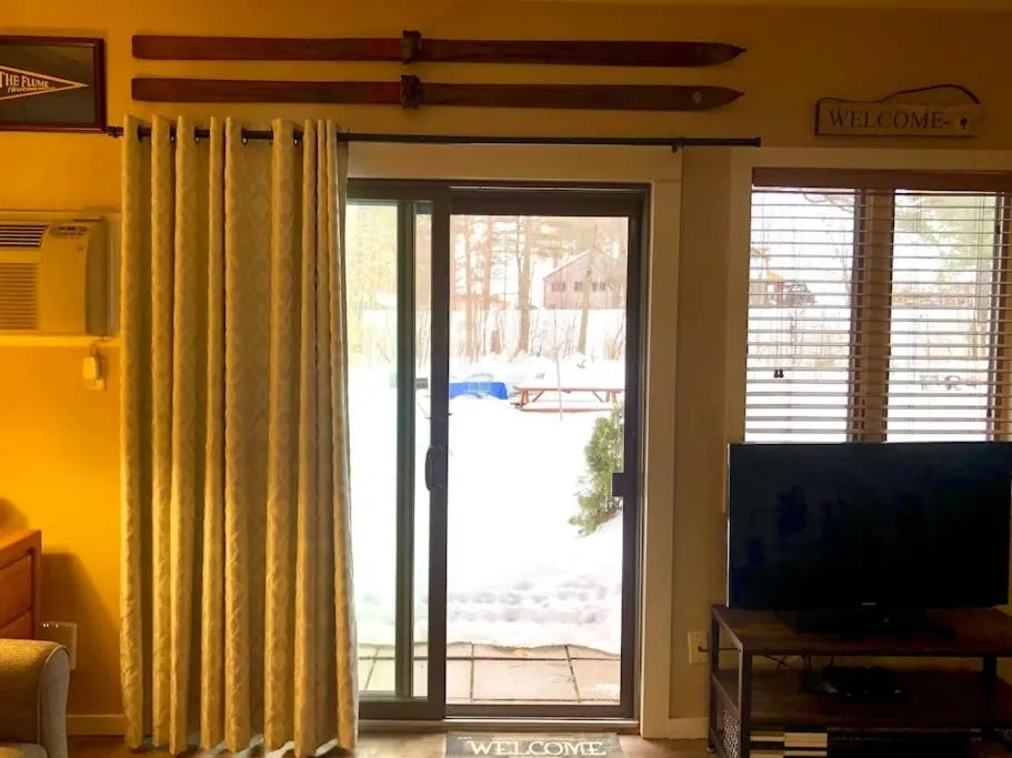 Attitash Mountain Village Studio - Slope View - Ski - Storyland