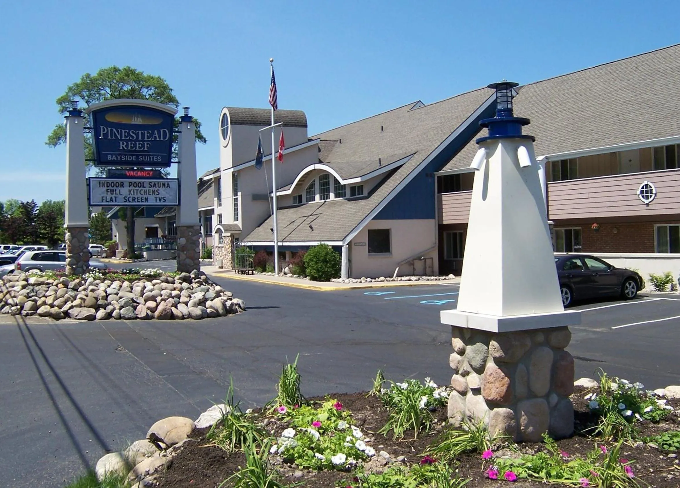 Facade/entrance in Pinestead Reef Resort
