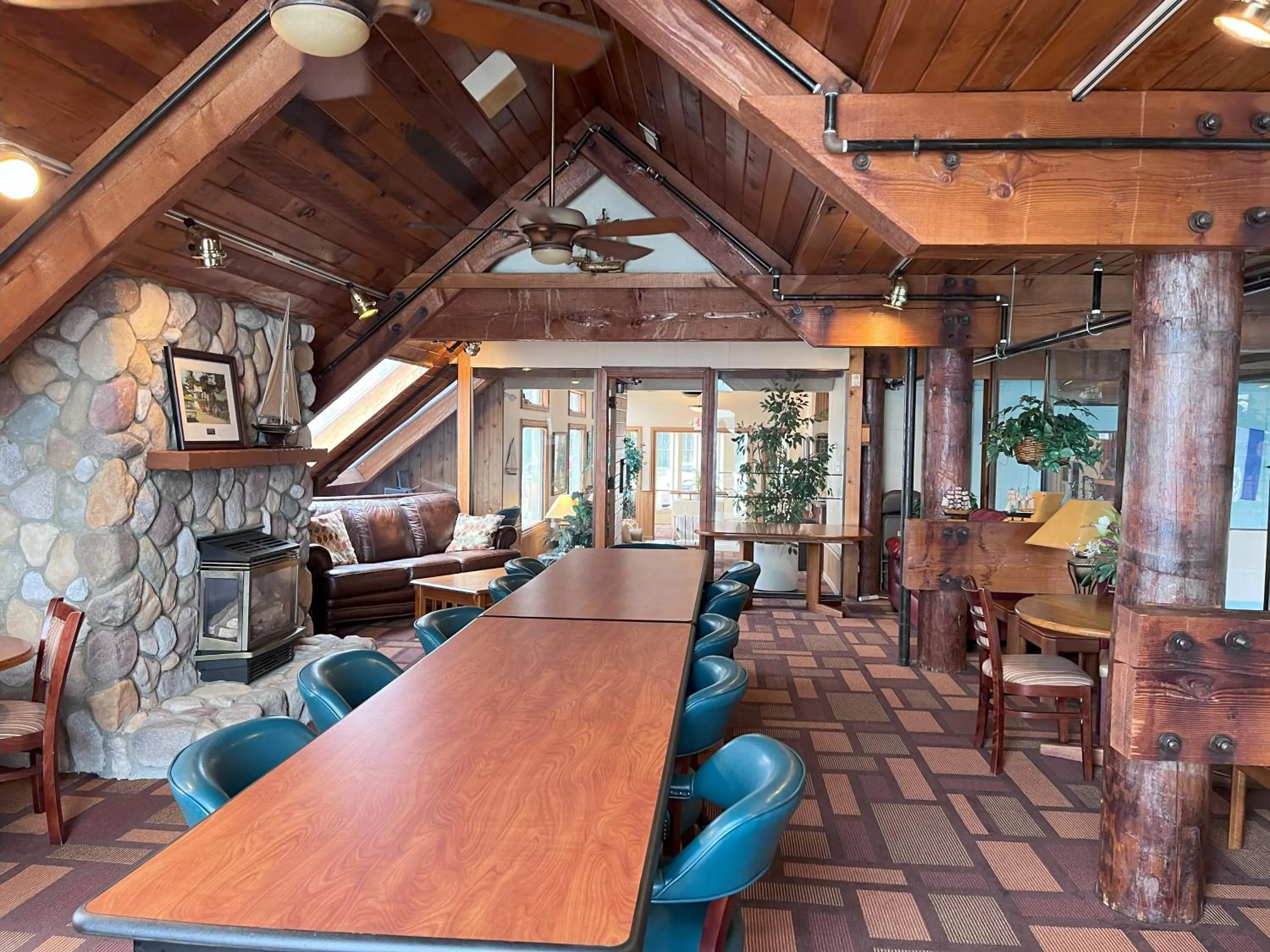 Communal lounge/ TV room in Pinestead Reef Resort