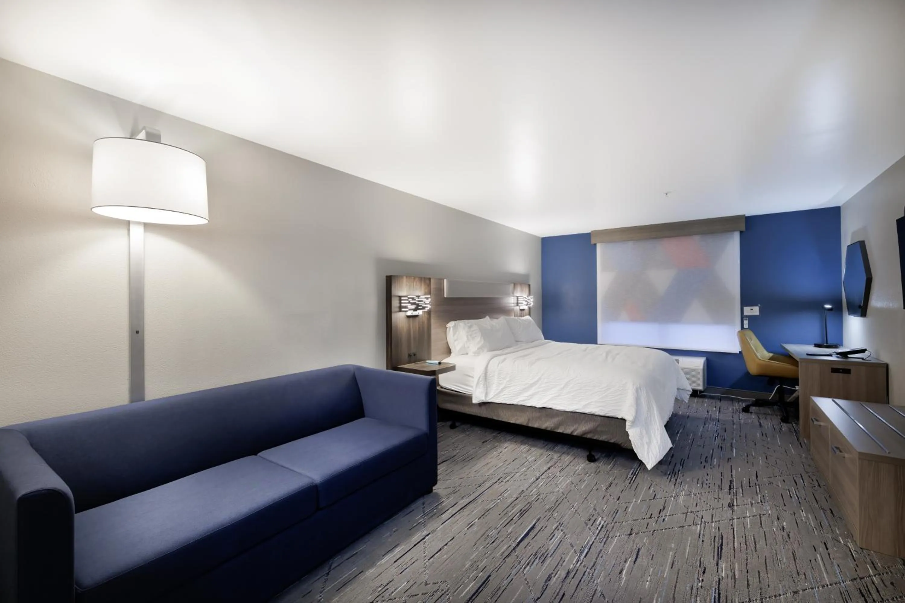 TV and multimedia, Bed in Holiday Inn Express & Suites Zion by IHG
