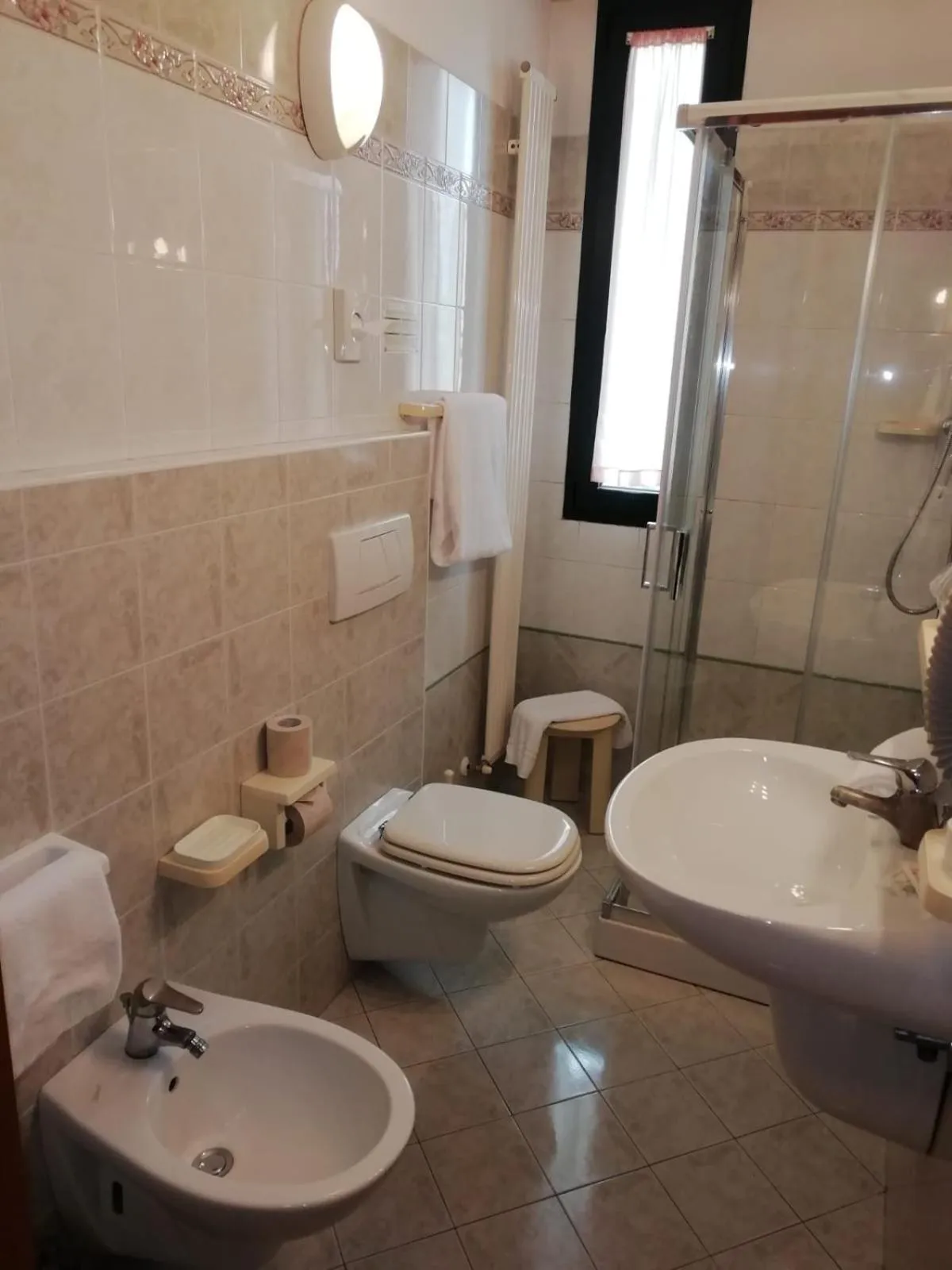 Shower in Hotel Gran Delta di ALBA-INVEST srl