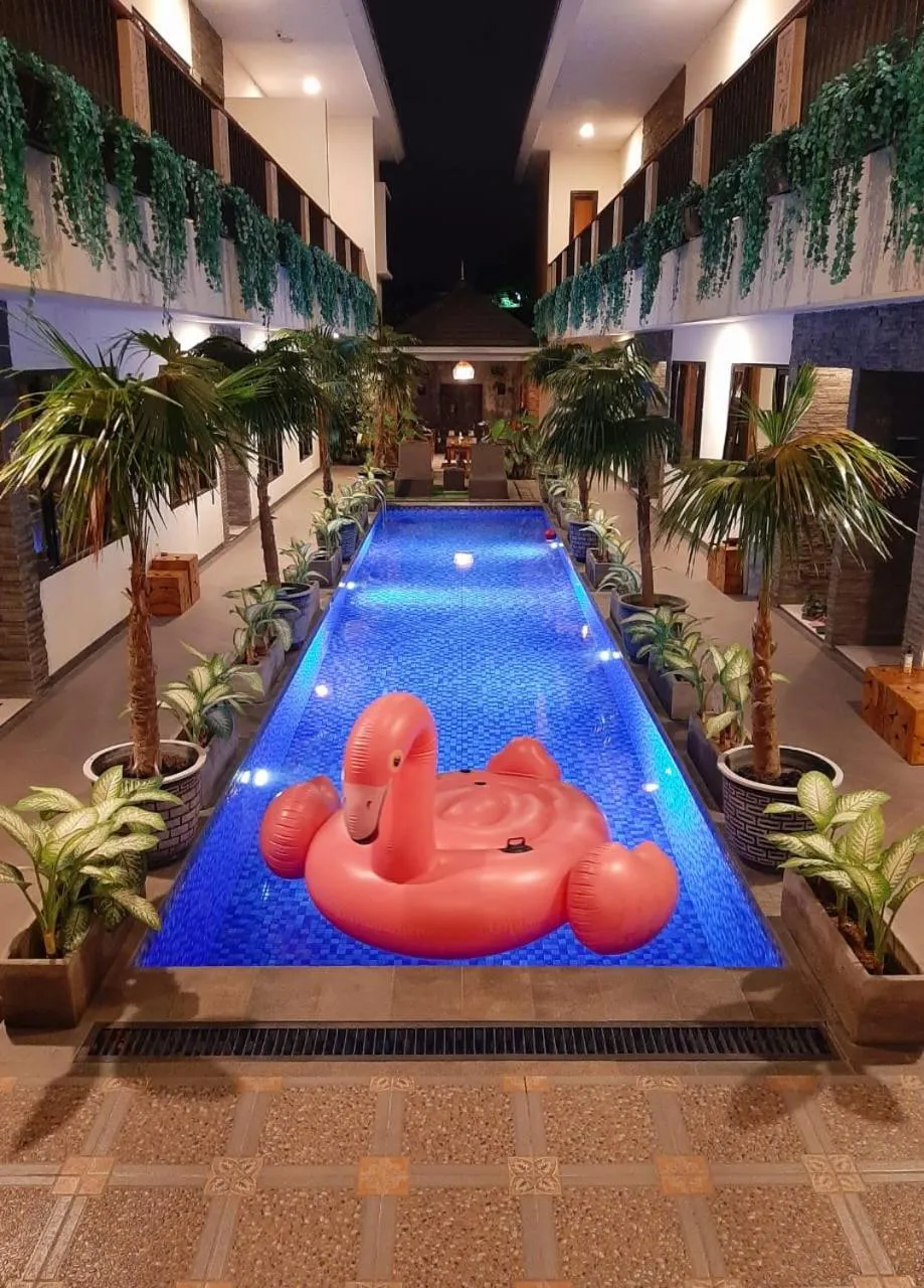 Swimming pool in Metta Agara