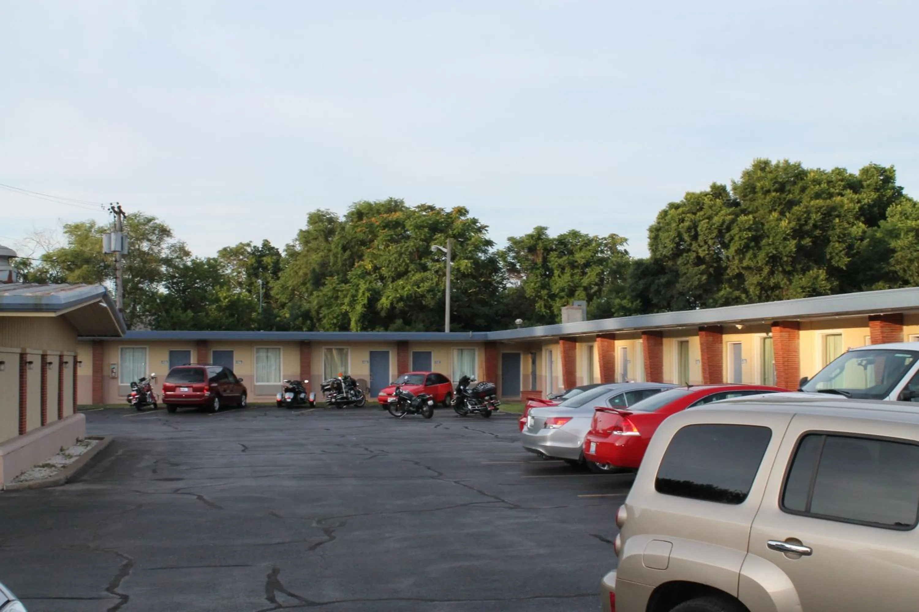 Property building in American Motor Inn - Rock Island
