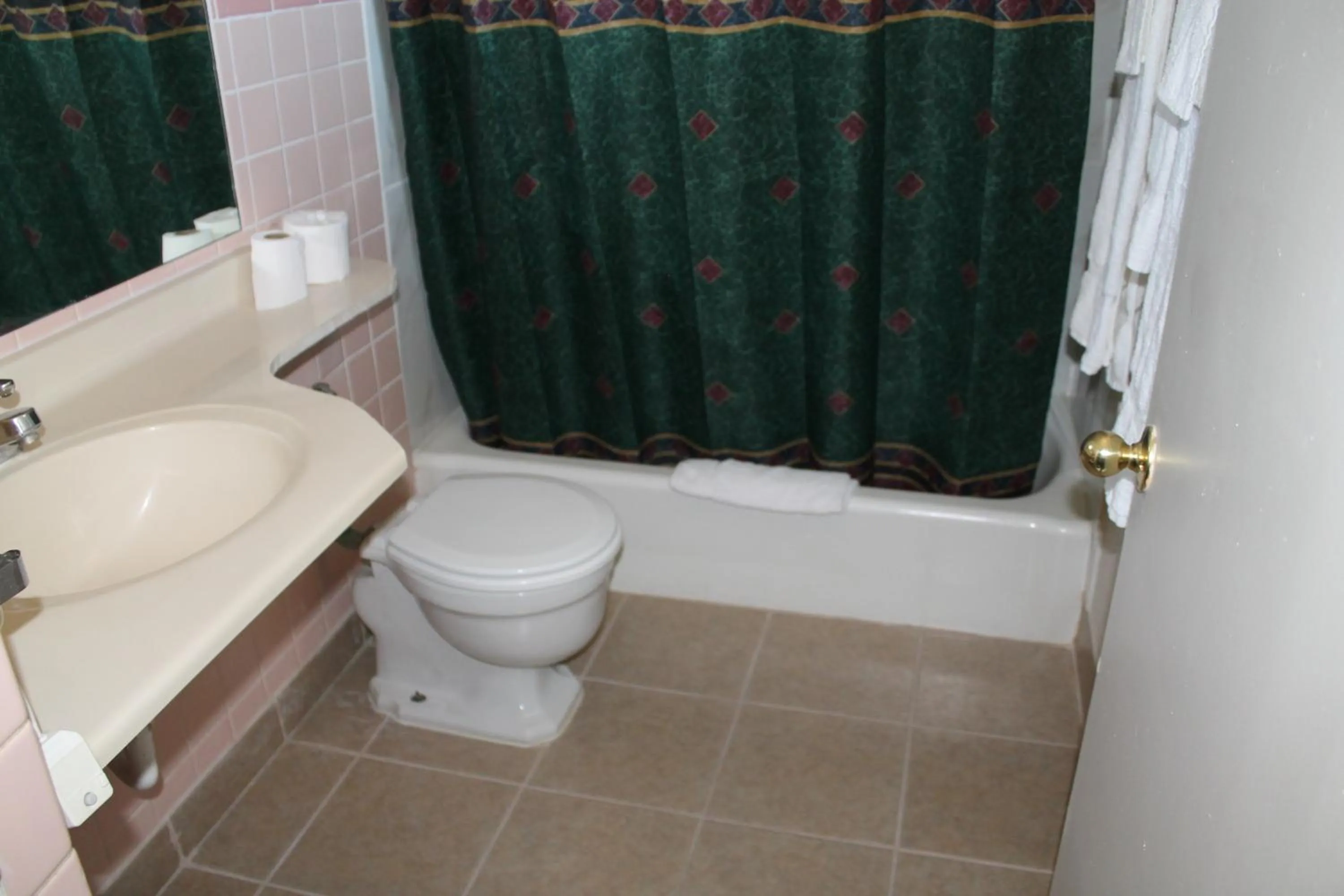 Bathroom in American Motor Inn - Rock Island