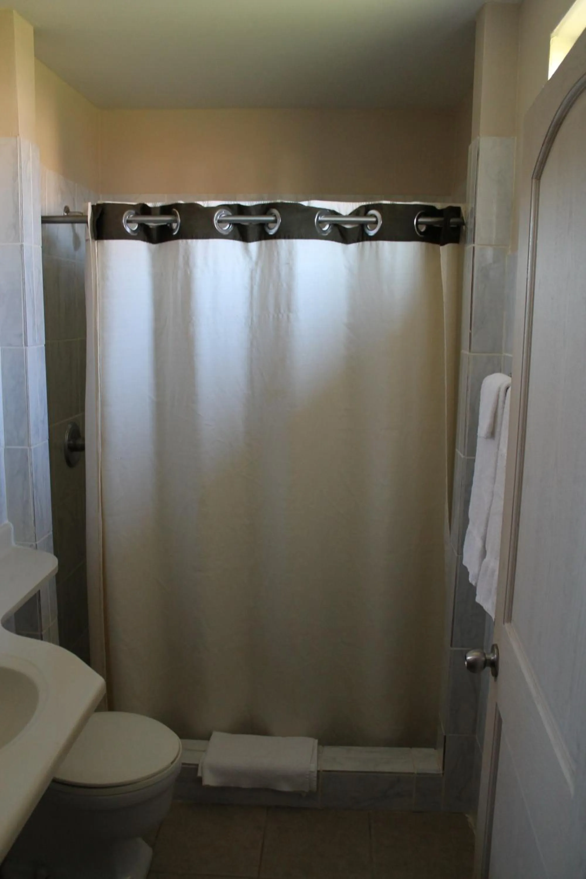 Bathroom in American Motor Inn - Rock Island