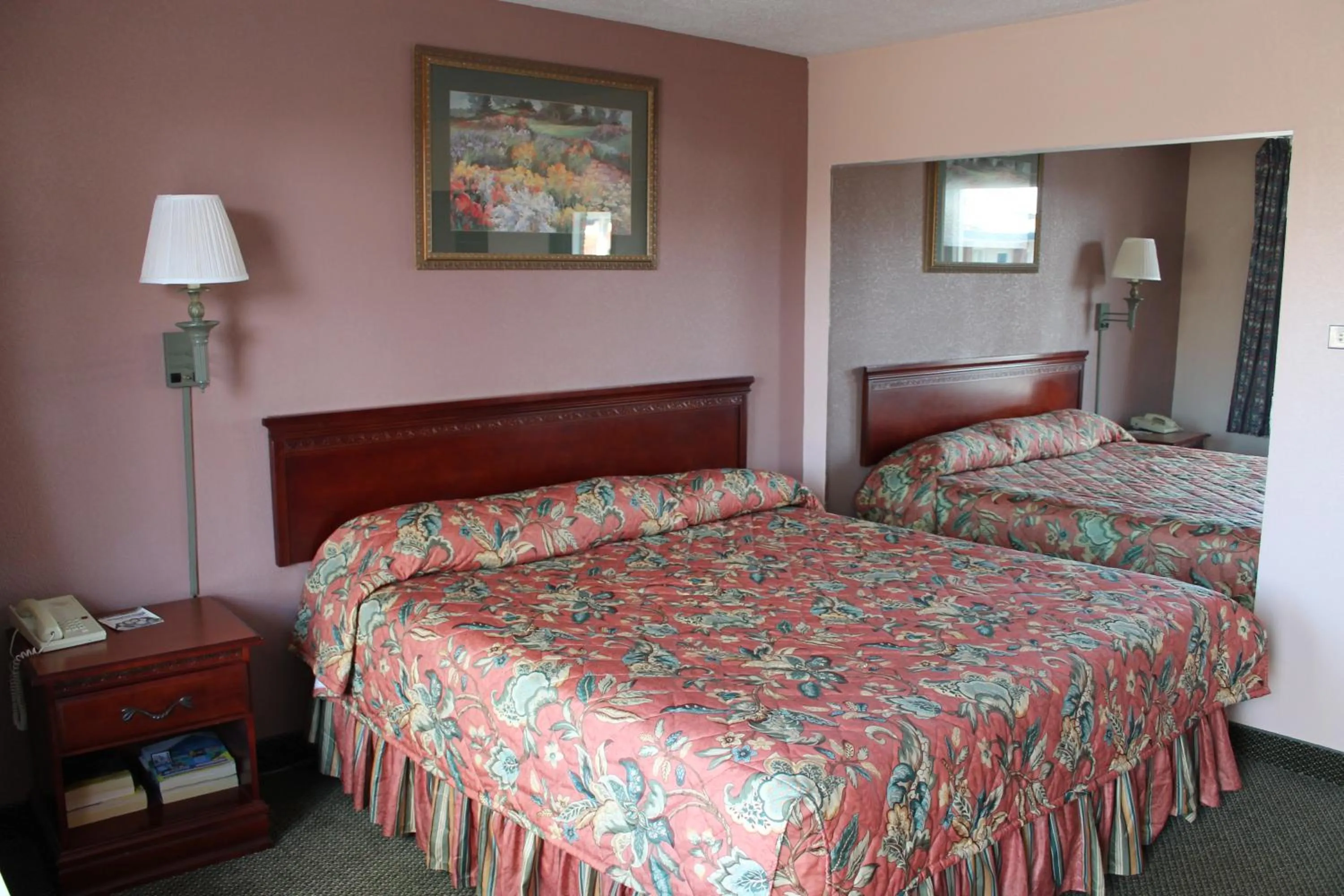 Bed in American Motor Inn - Rock Island