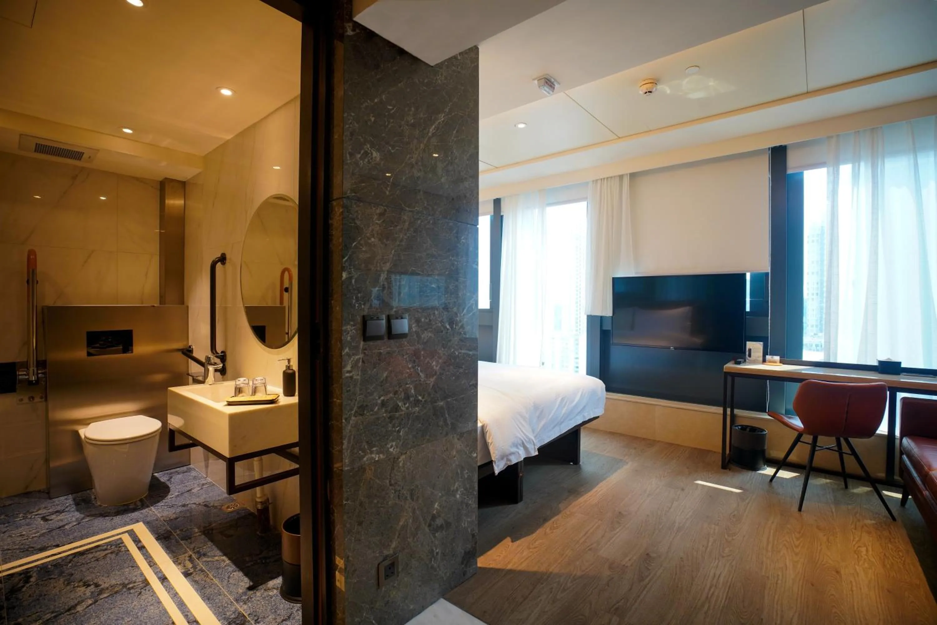 Shower, Bathroom in E Hotel