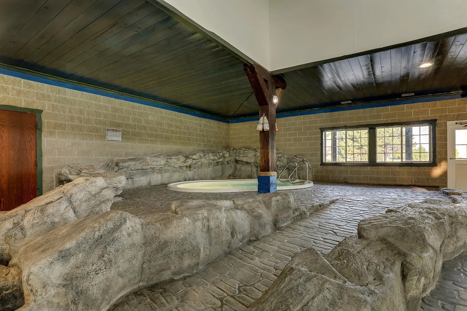 Hot Tub in Stoney Creek Hotel Peoria