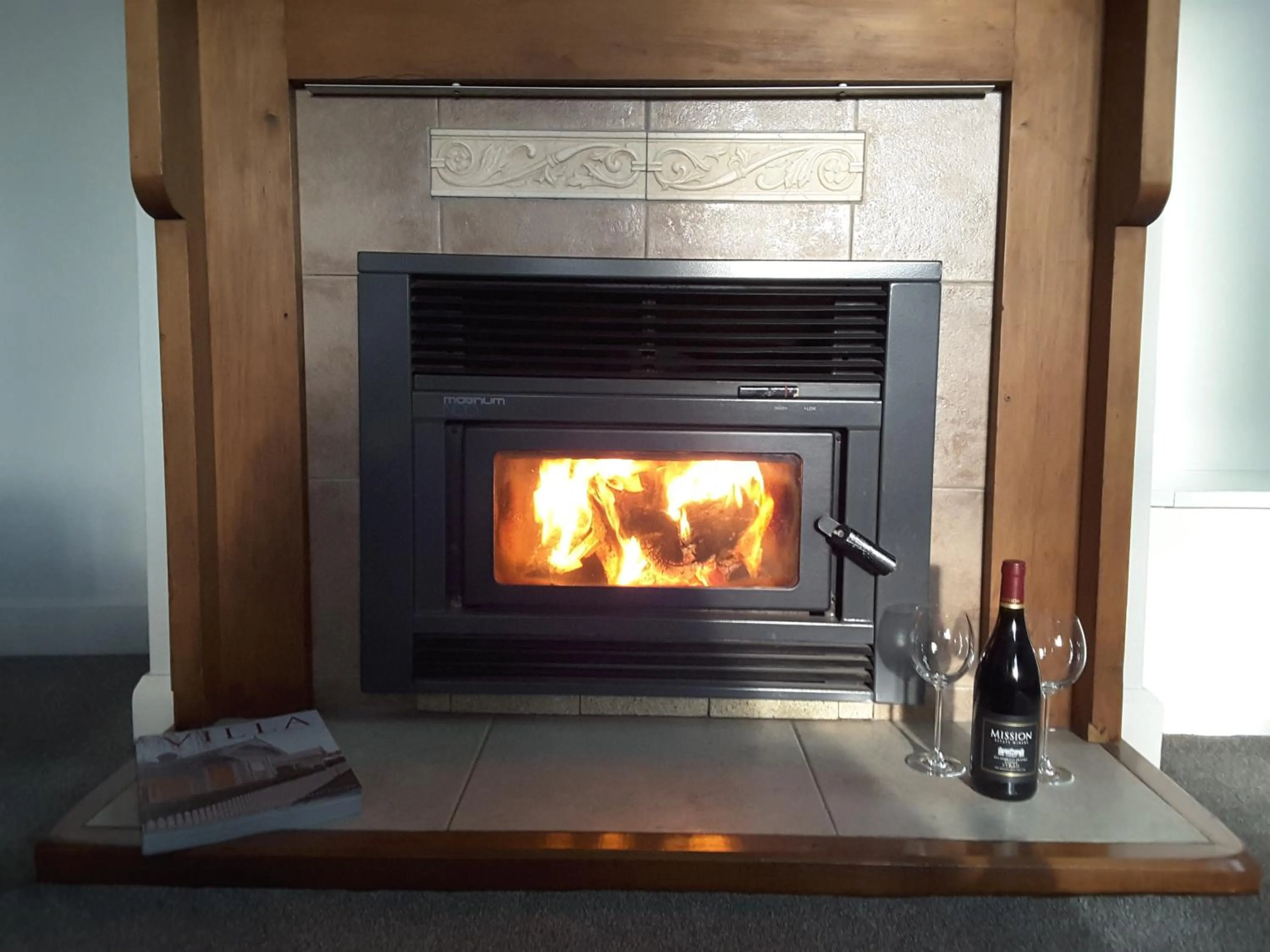 Communal lounge/ TV room in Pepper Tree Villa