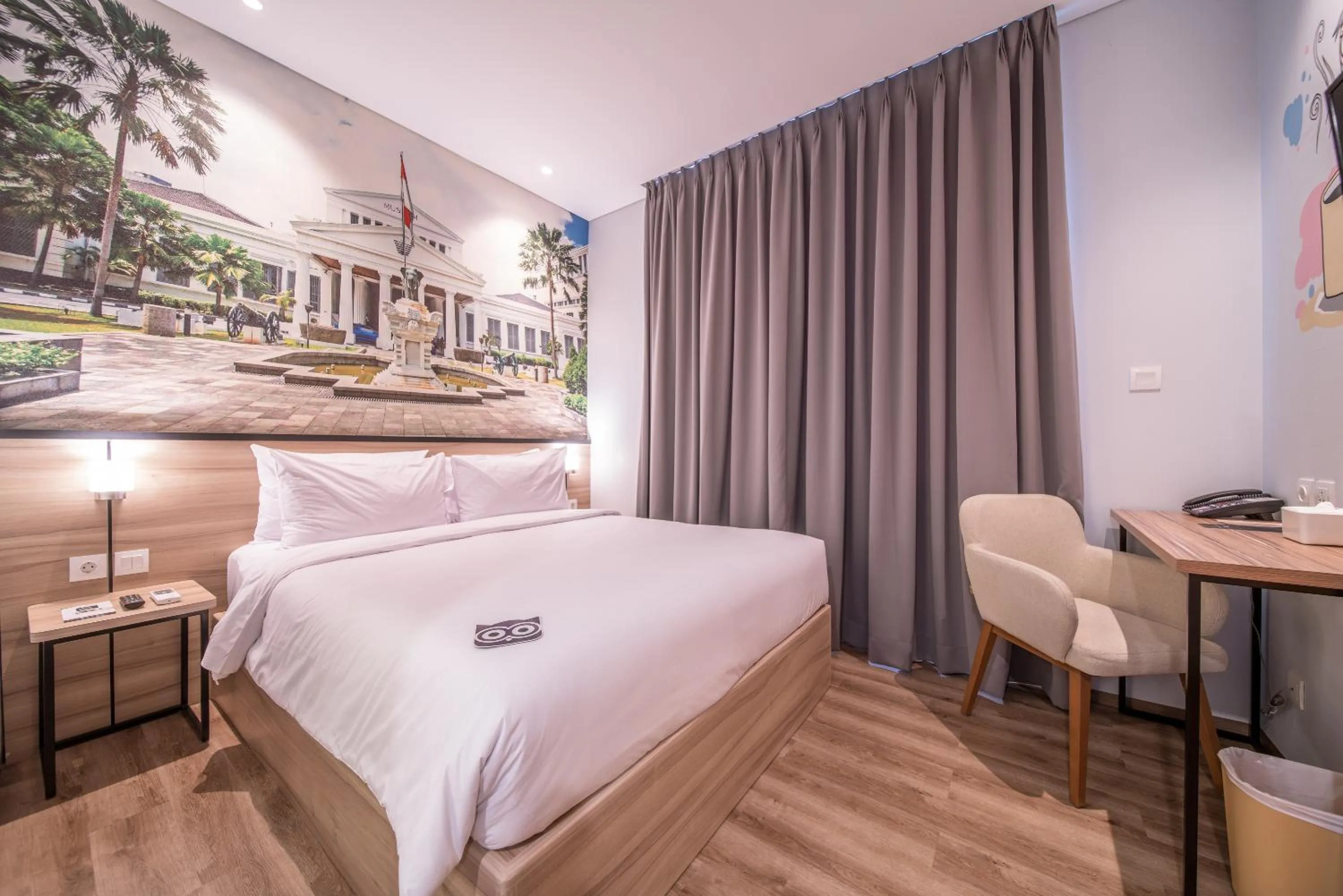 Bed in All Nite & Day Kebon Jeruk