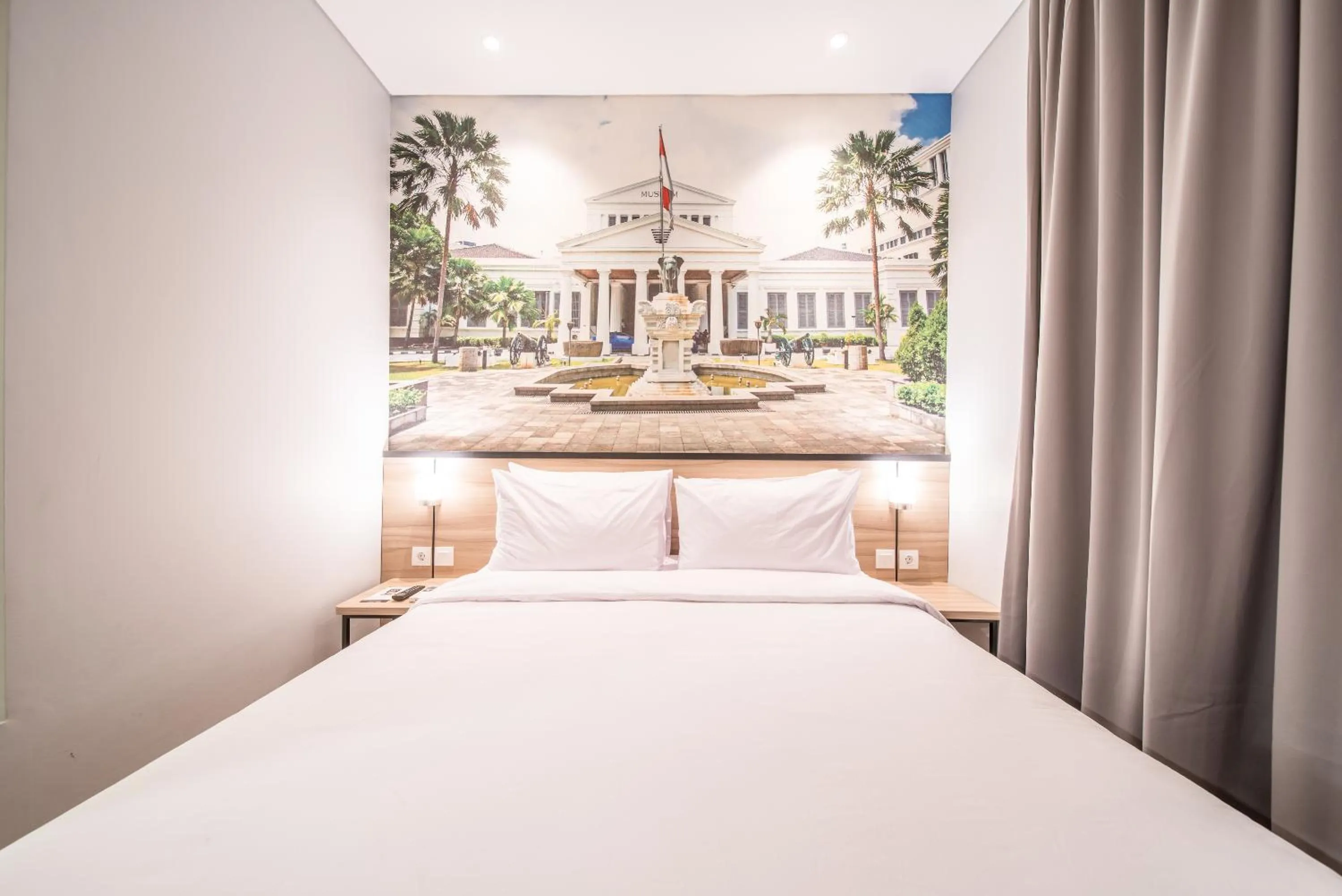 Bed in All Nite & Day Kebon Jeruk