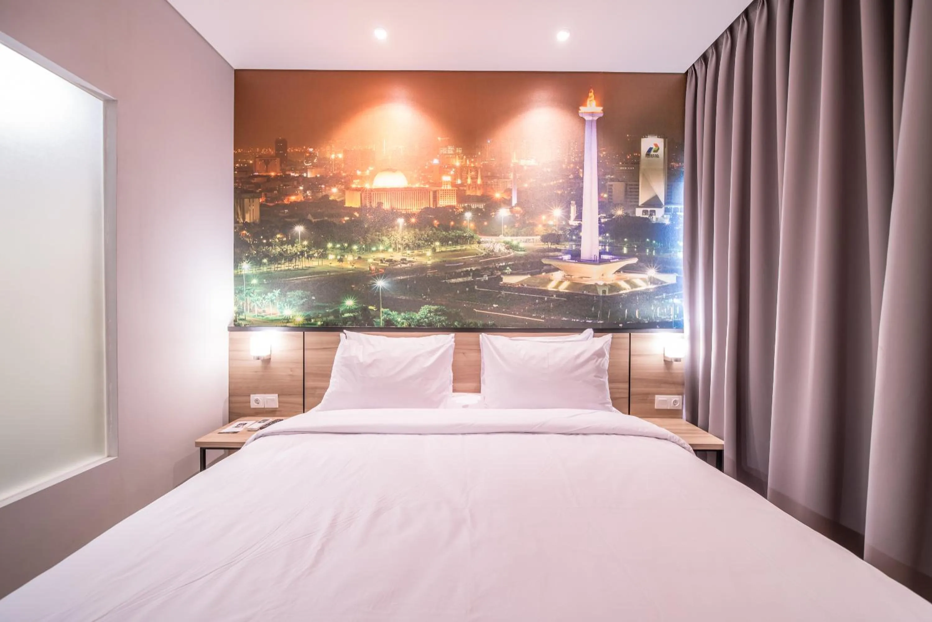 Bed in All Nite & Day Kebon Jeruk