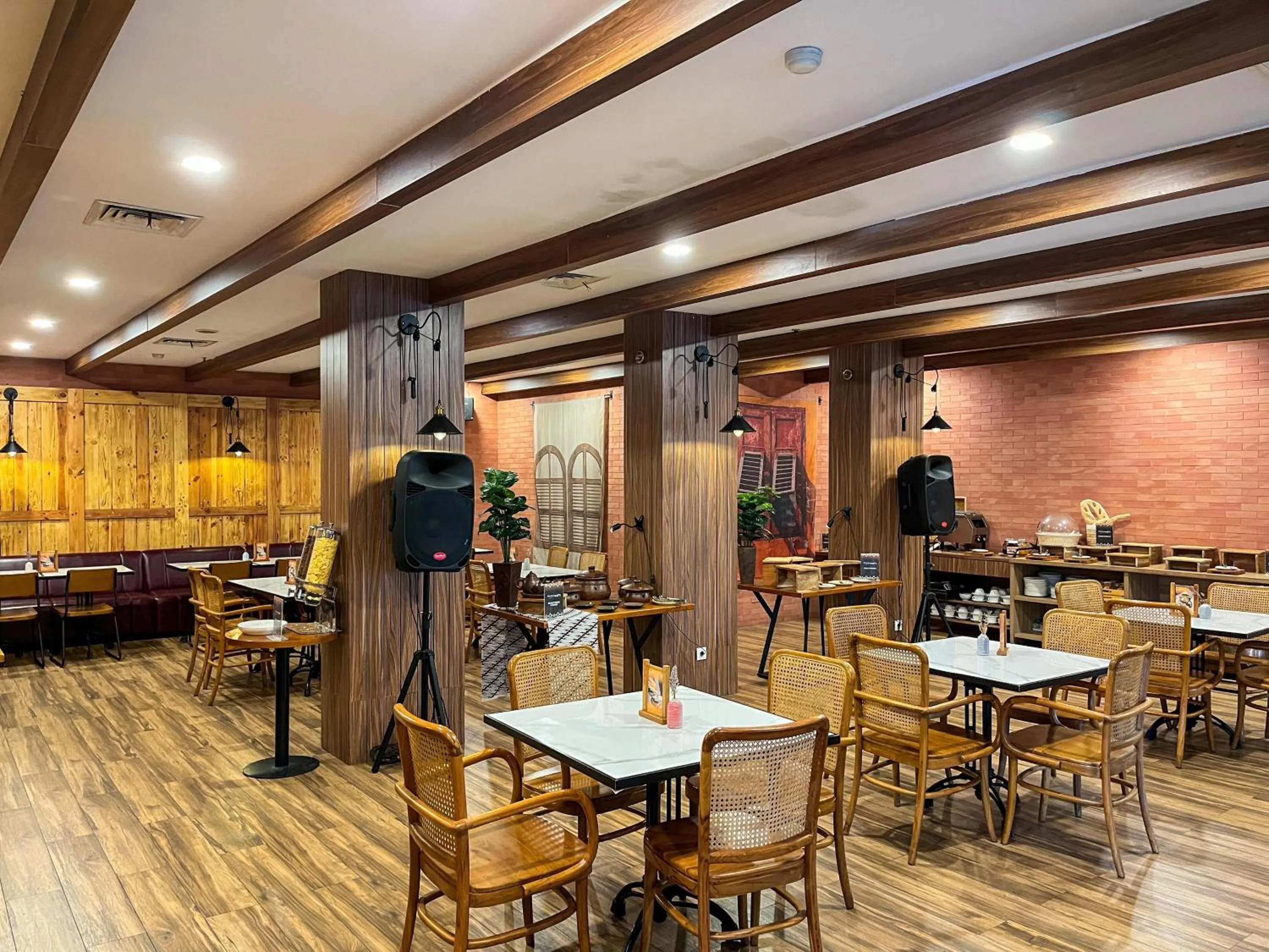 Restaurant/places to eat in All Nite & Day Kebon Jeruk