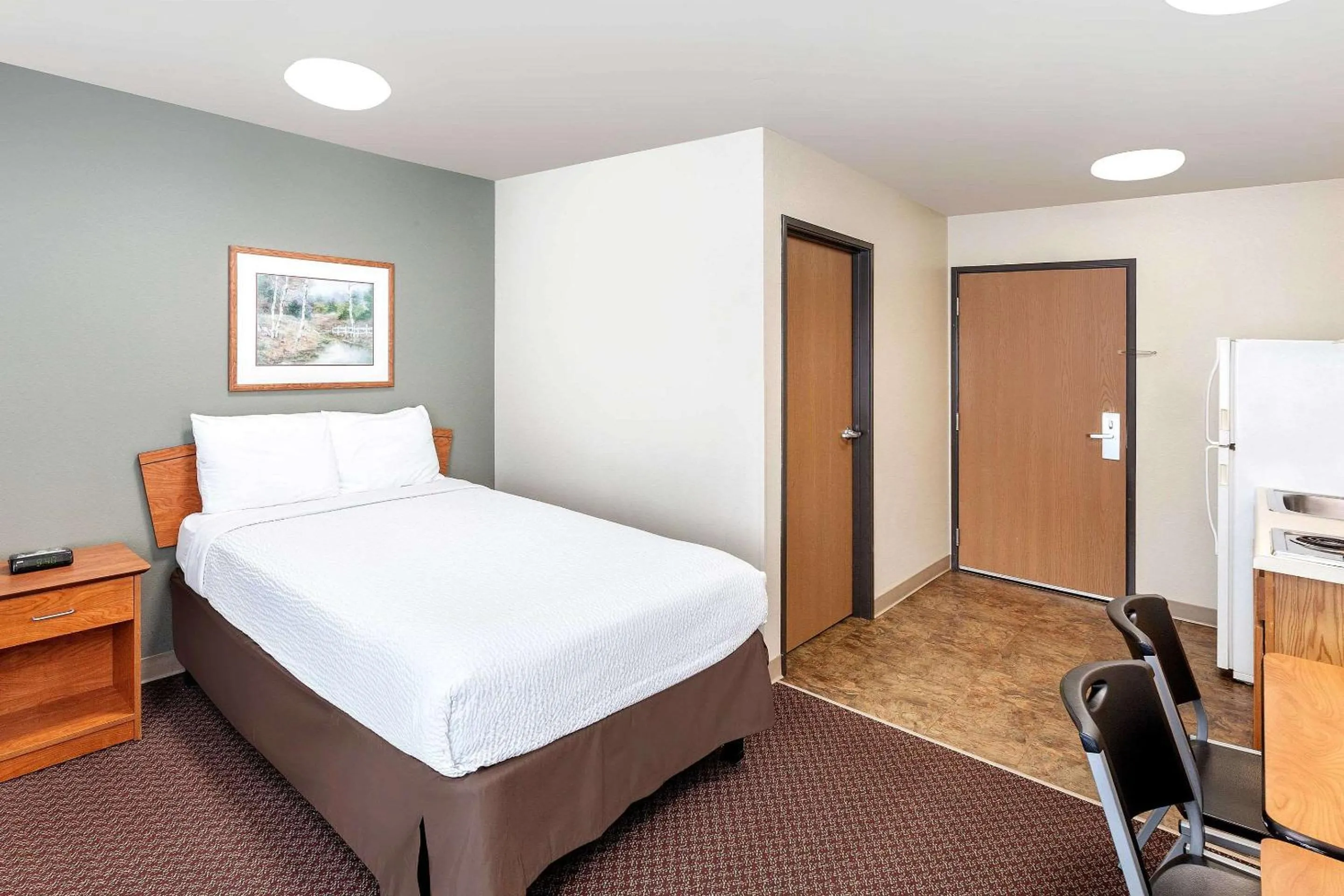 Standard Double Room with Tub - Disability Access/Non-Smoking in WoodSpring Suites Sioux Falls