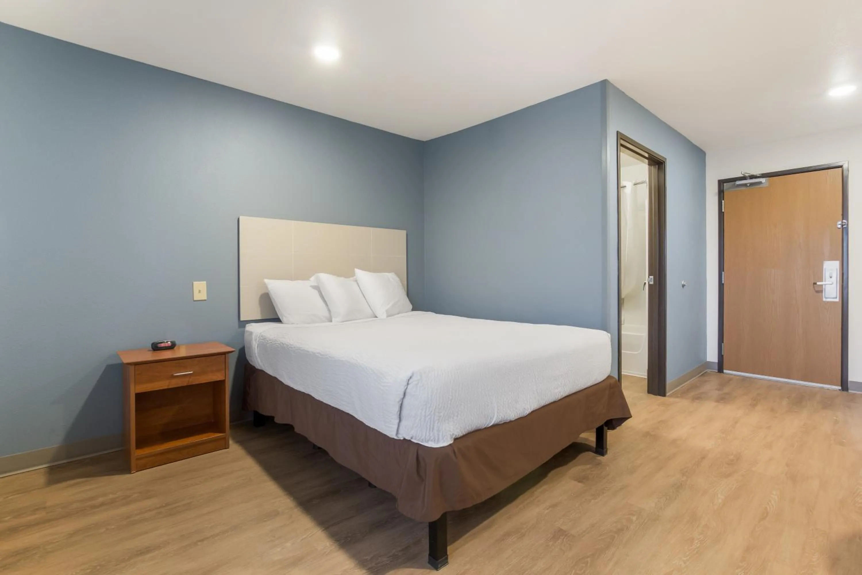 Bed in Extended Stay America Select Suites - Indianapolis - West