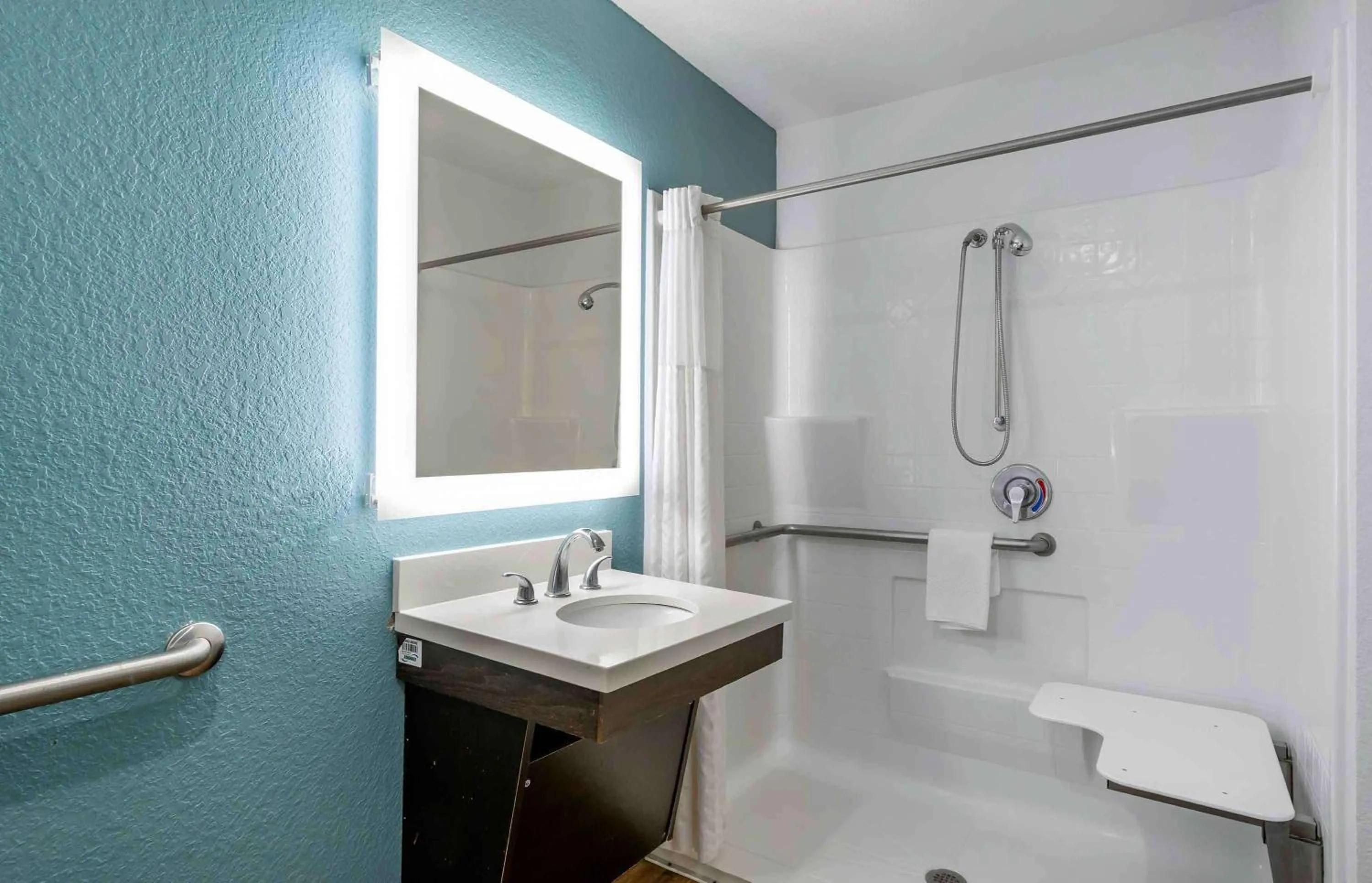 Bathroom in Extended Stay America Select Suites - Indianapolis - West