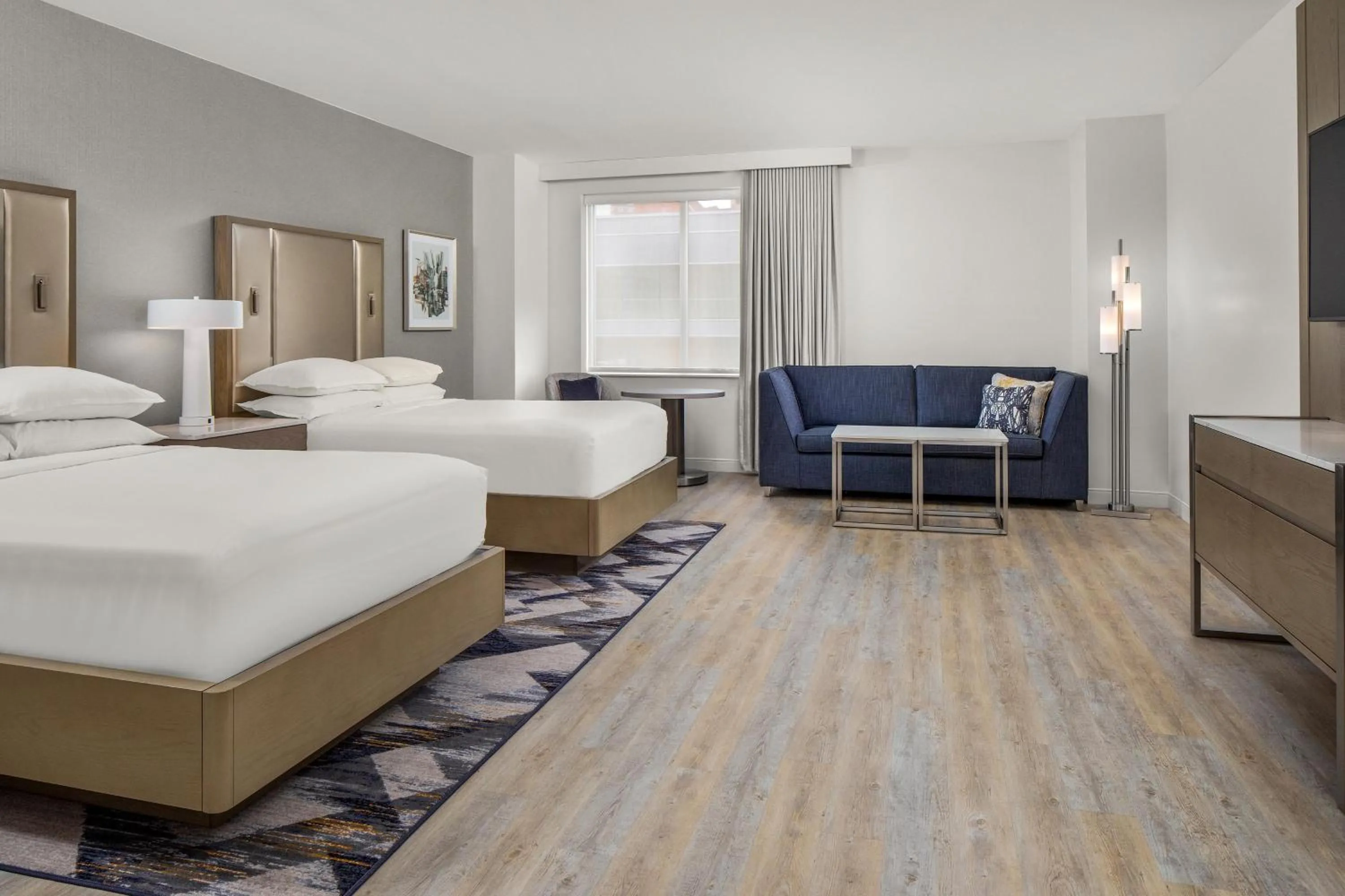 Bedroom, Bed in Sheraton Duluth Hotel