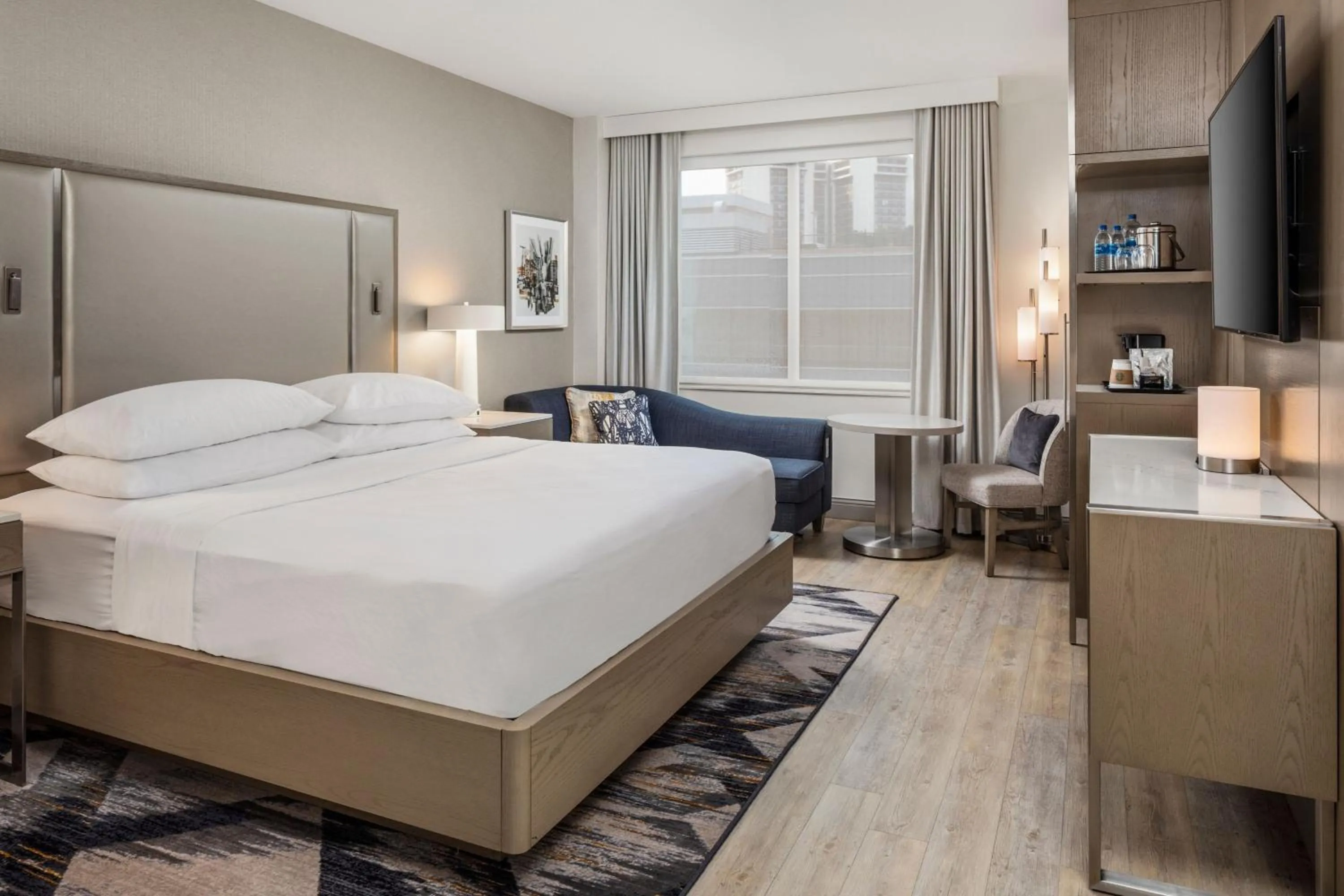 Bedroom, Bed in Sheraton Duluth Hotel