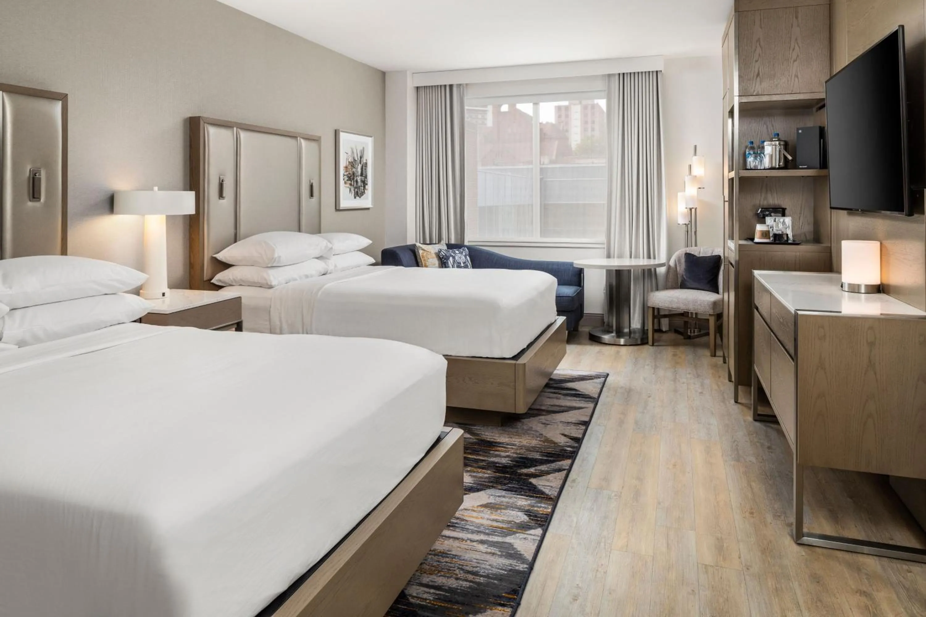 Bedroom, Bed in Sheraton Duluth Hotel