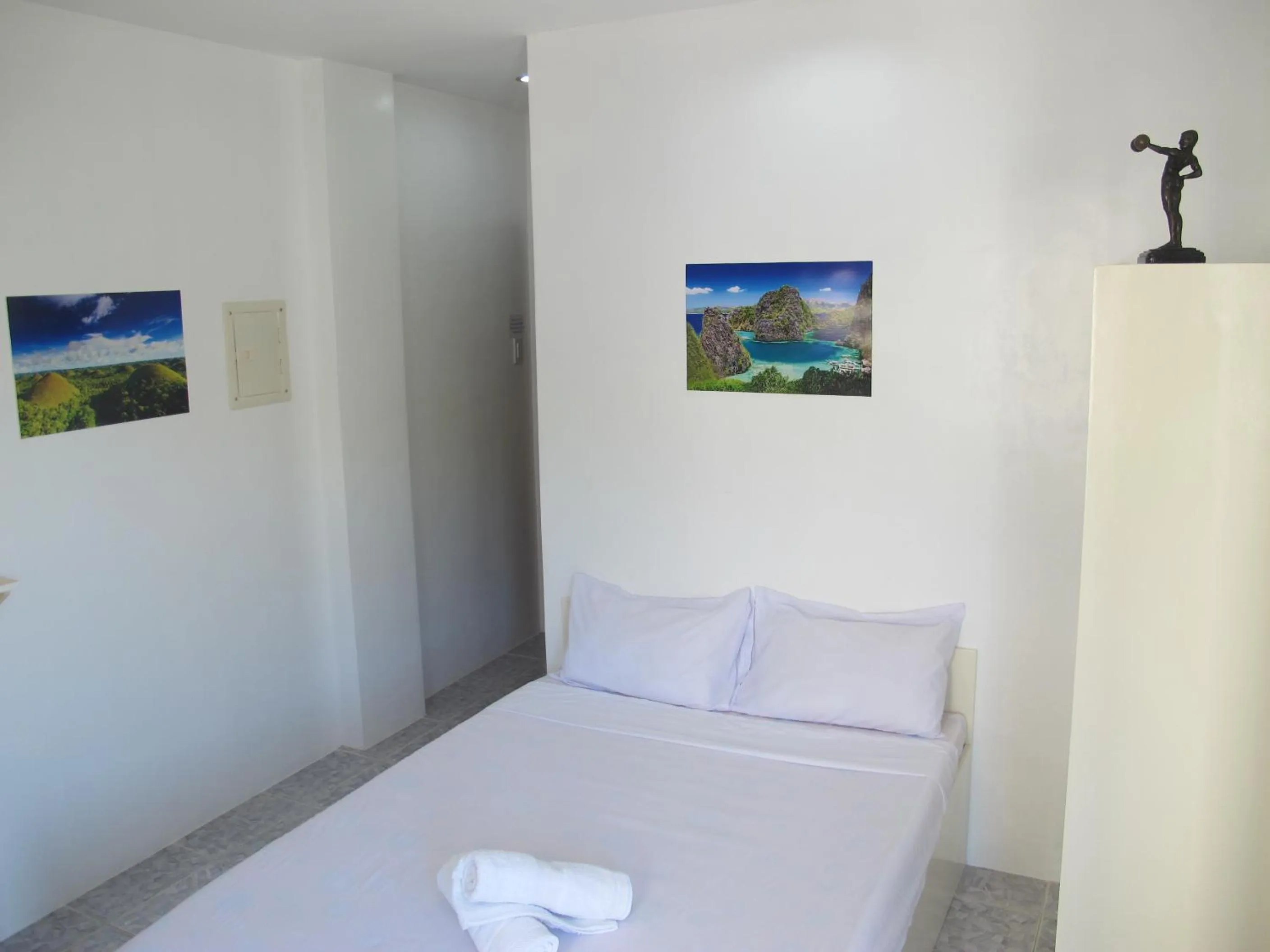 Bed in Cool Stay Inn