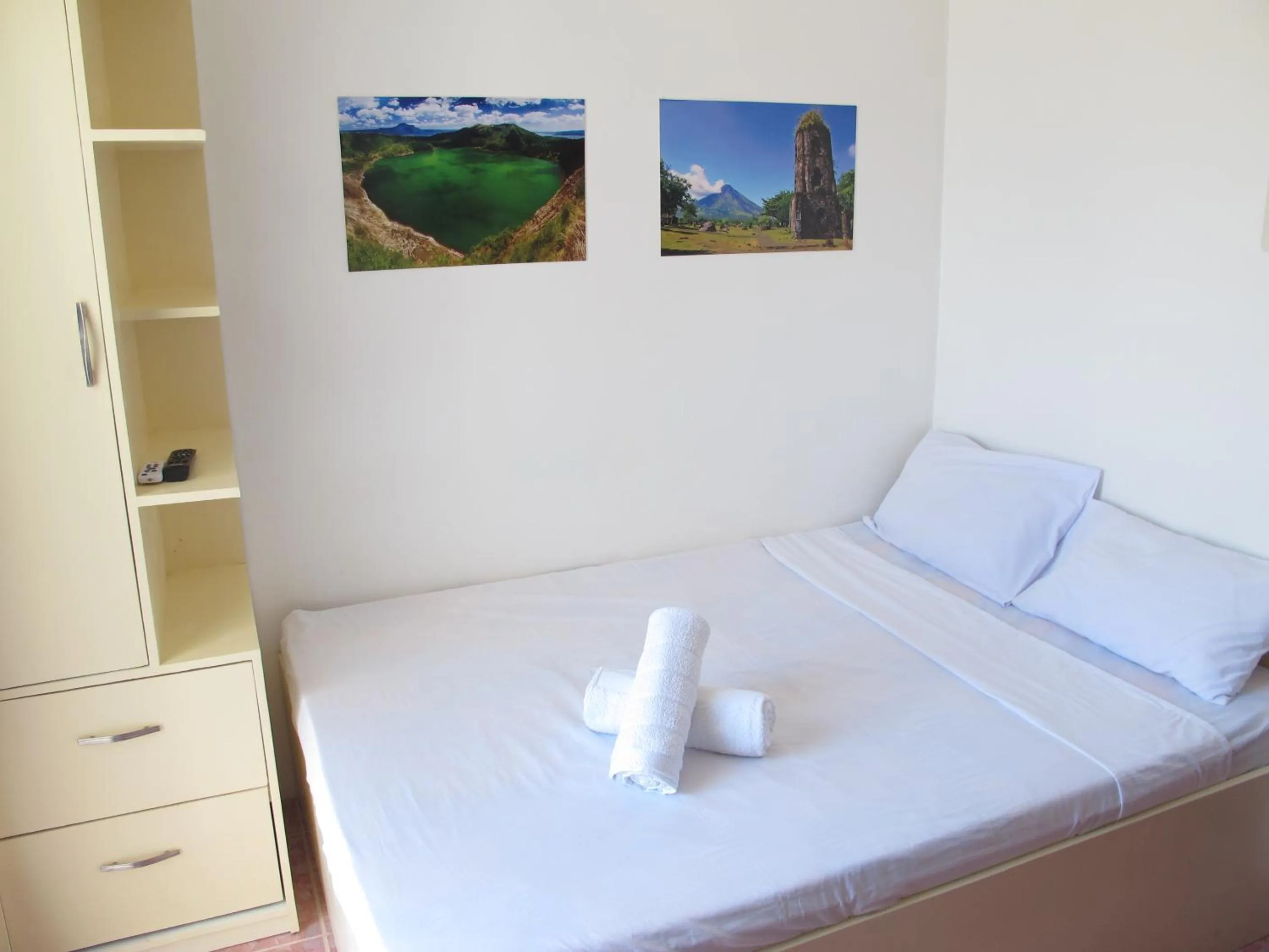 Bed in Cool Stay Inn