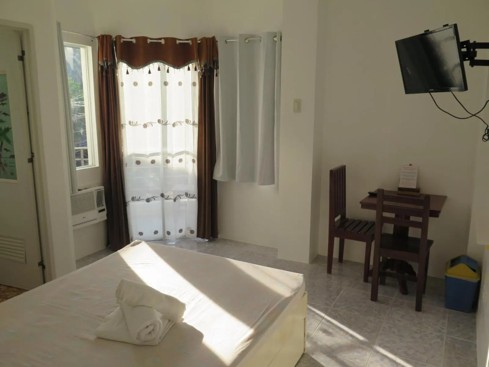 Bed in Cool Stay Inn