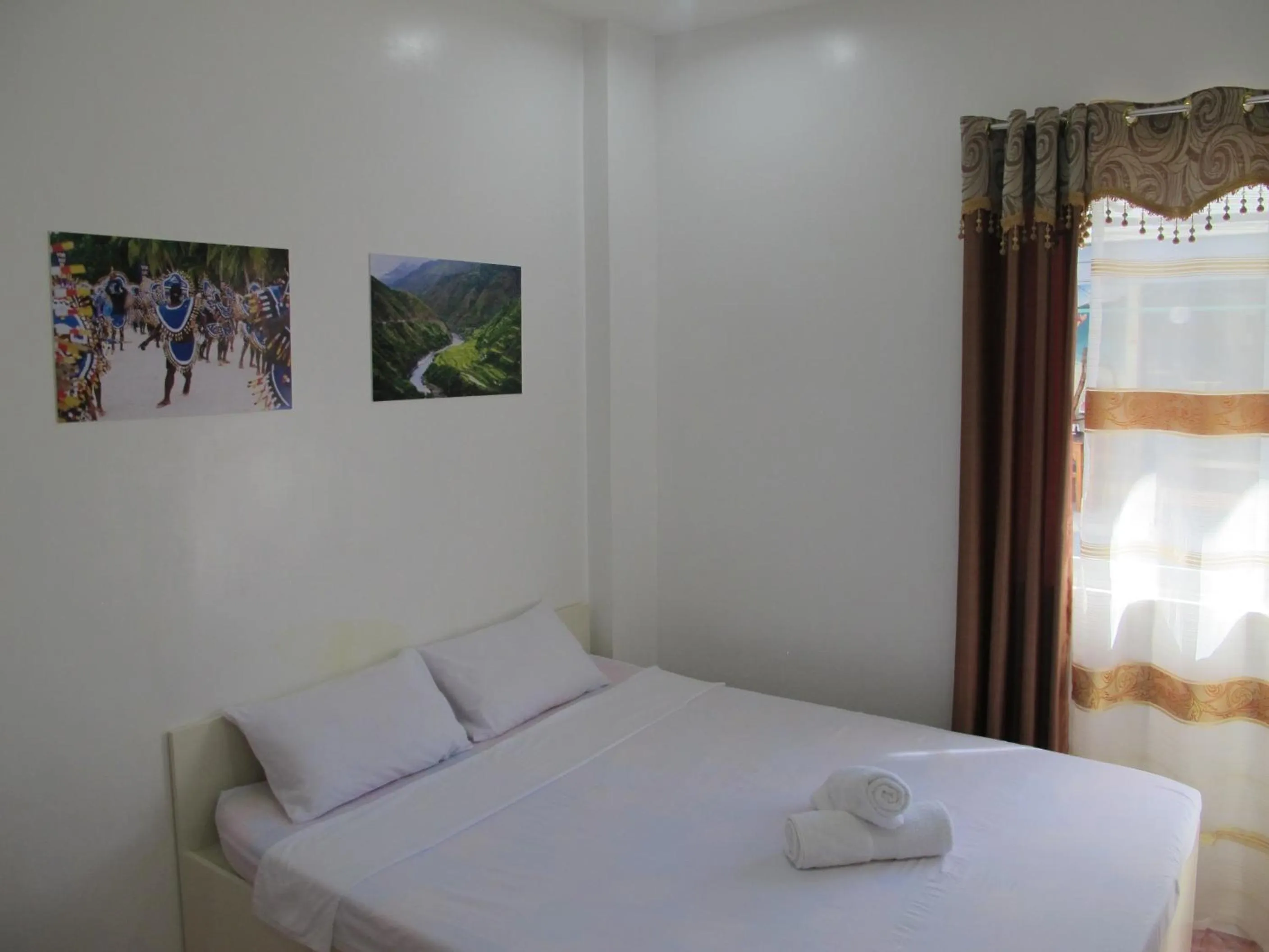 Bed in Cool Stay Inn