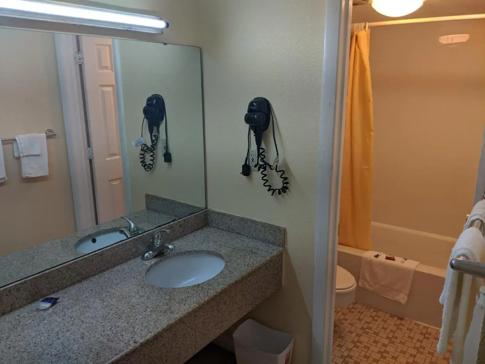 King Room in Executive Inn King Room in Executive Inn